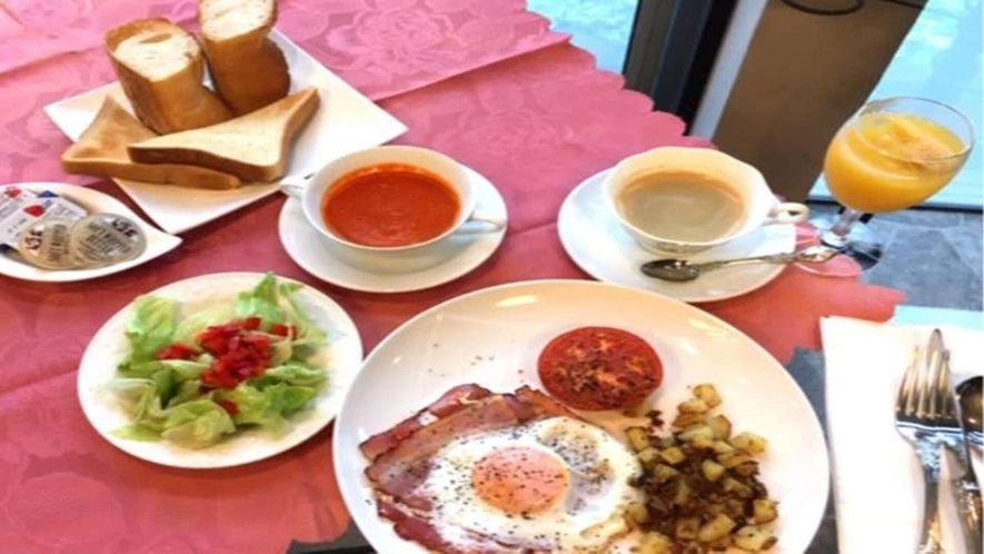 ◆ドイツ人シェフ特製の卵料理、ポテト料理、日替わりのスープがついた朝食です