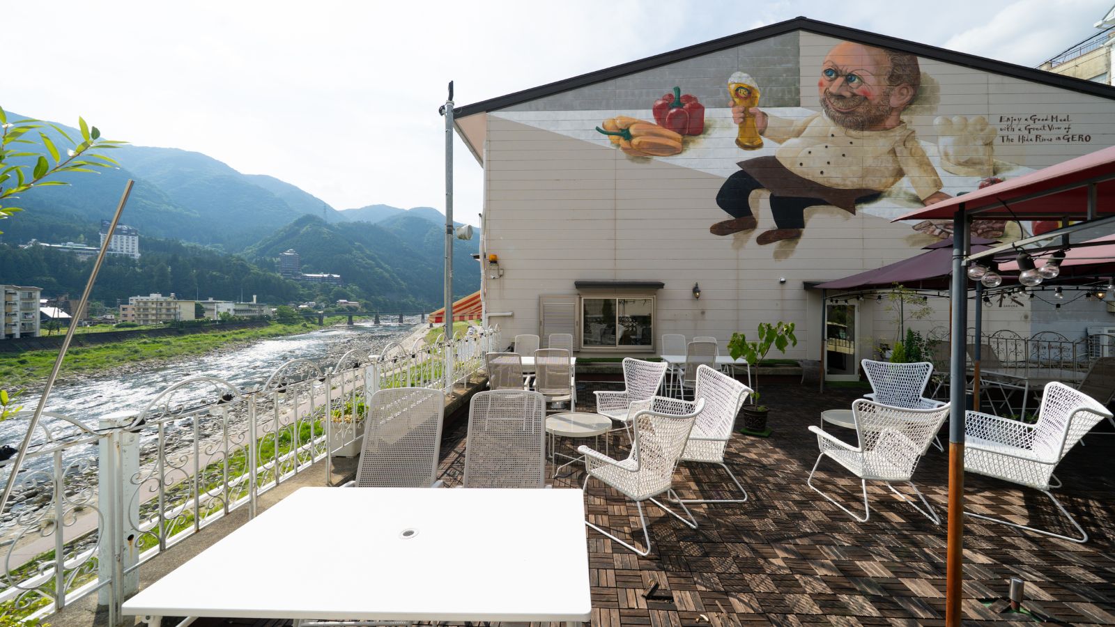 ◆レストランにはリバービューのテラス席をご用意しております。