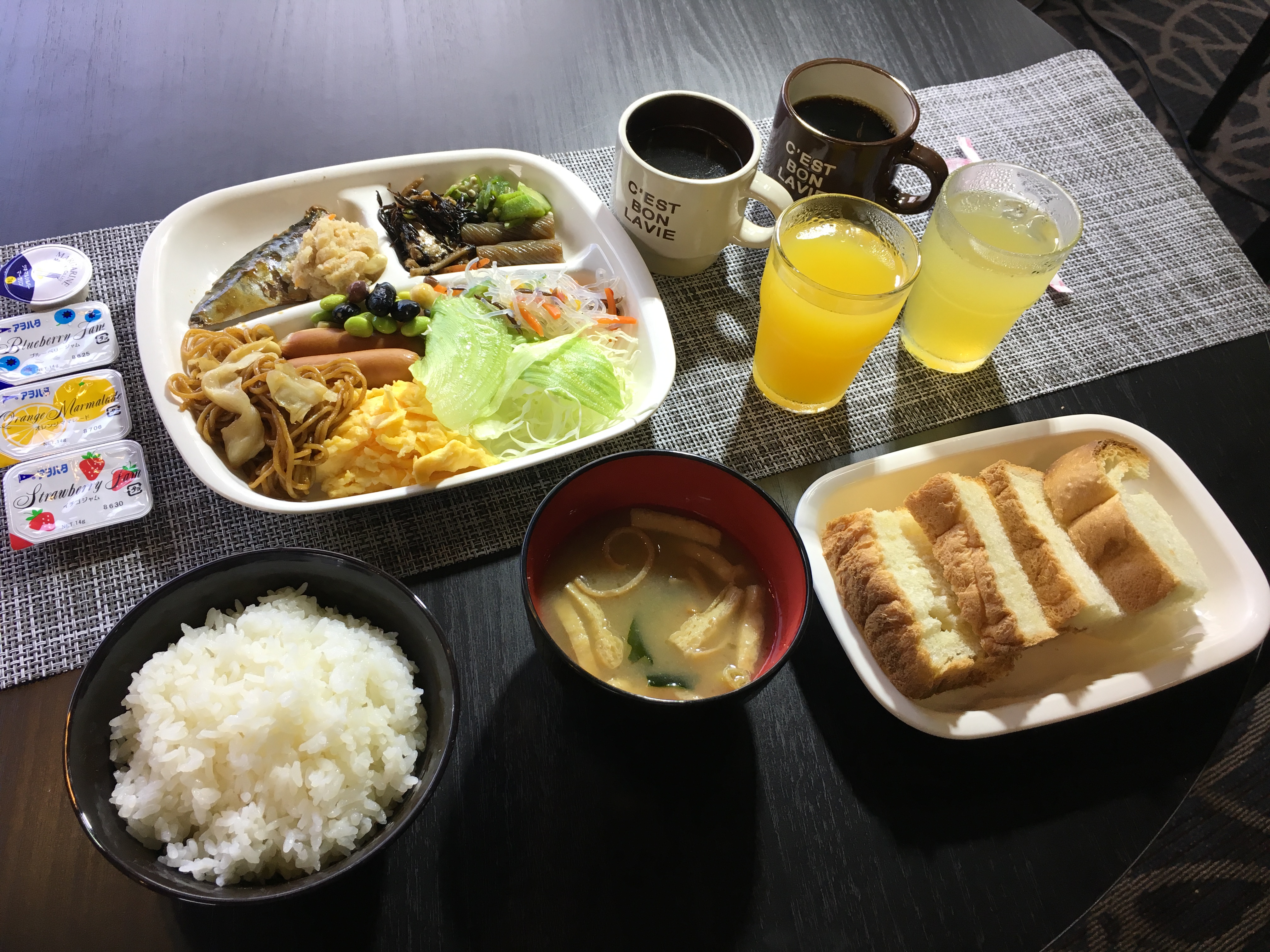 朝食