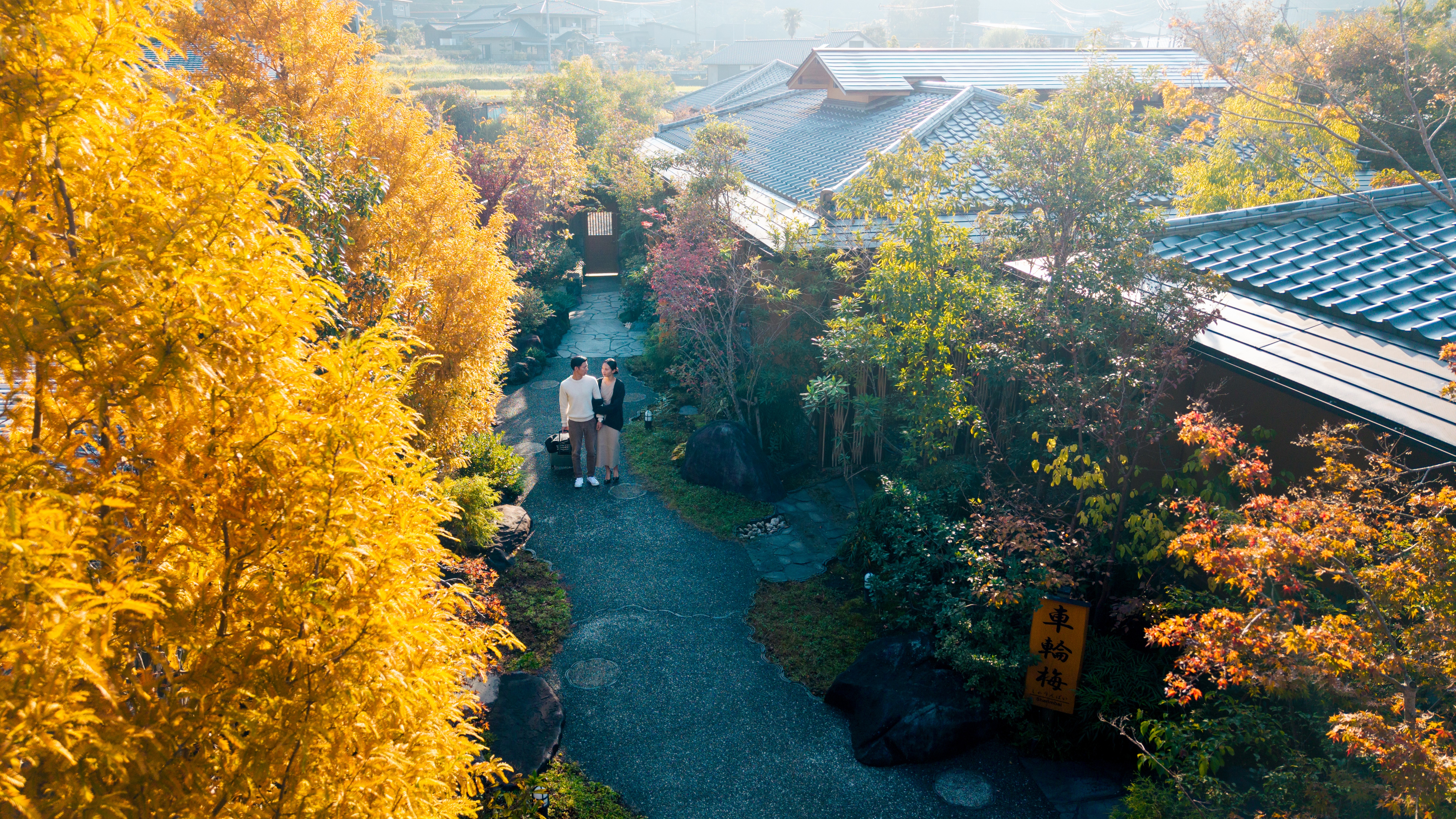 季節の彩りに包まれて、ゆっくりと非日常へ。