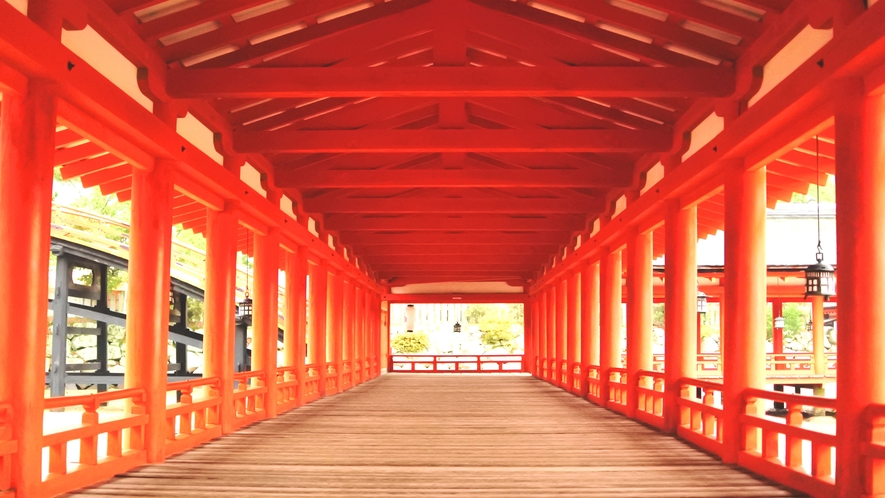 【厳島神社】神聖な空気が佇んでます。