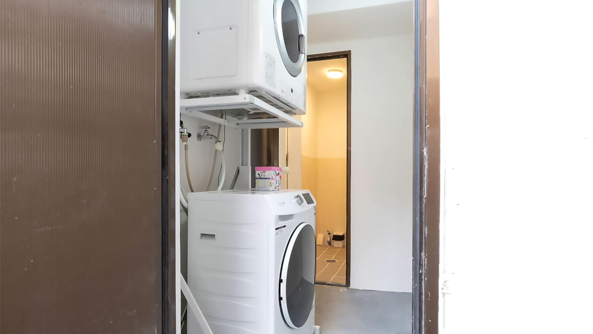 ・【1Fロフトルーム】連泊滞在に嬉しい、洗濯乾燥機を完備