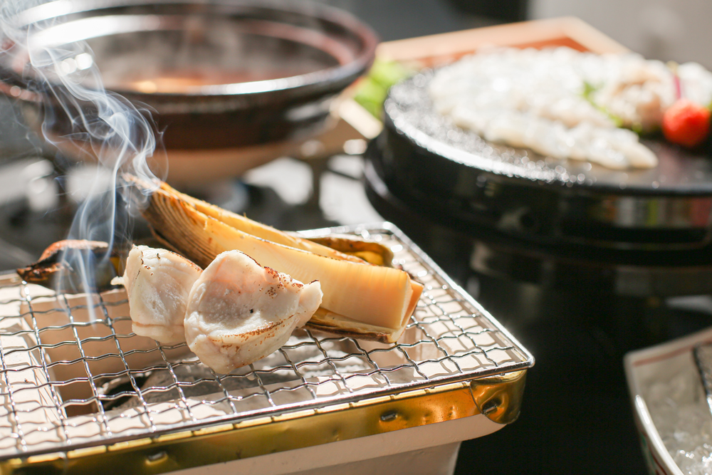 ・若狭フグ付きフルコース／焼きフグを堪能