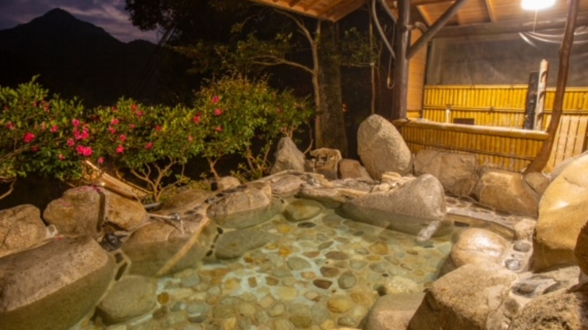 【素泊まり】佐賀の山峡のいで湯「熊の川温泉」でやすらぎのひと時をどうぞ