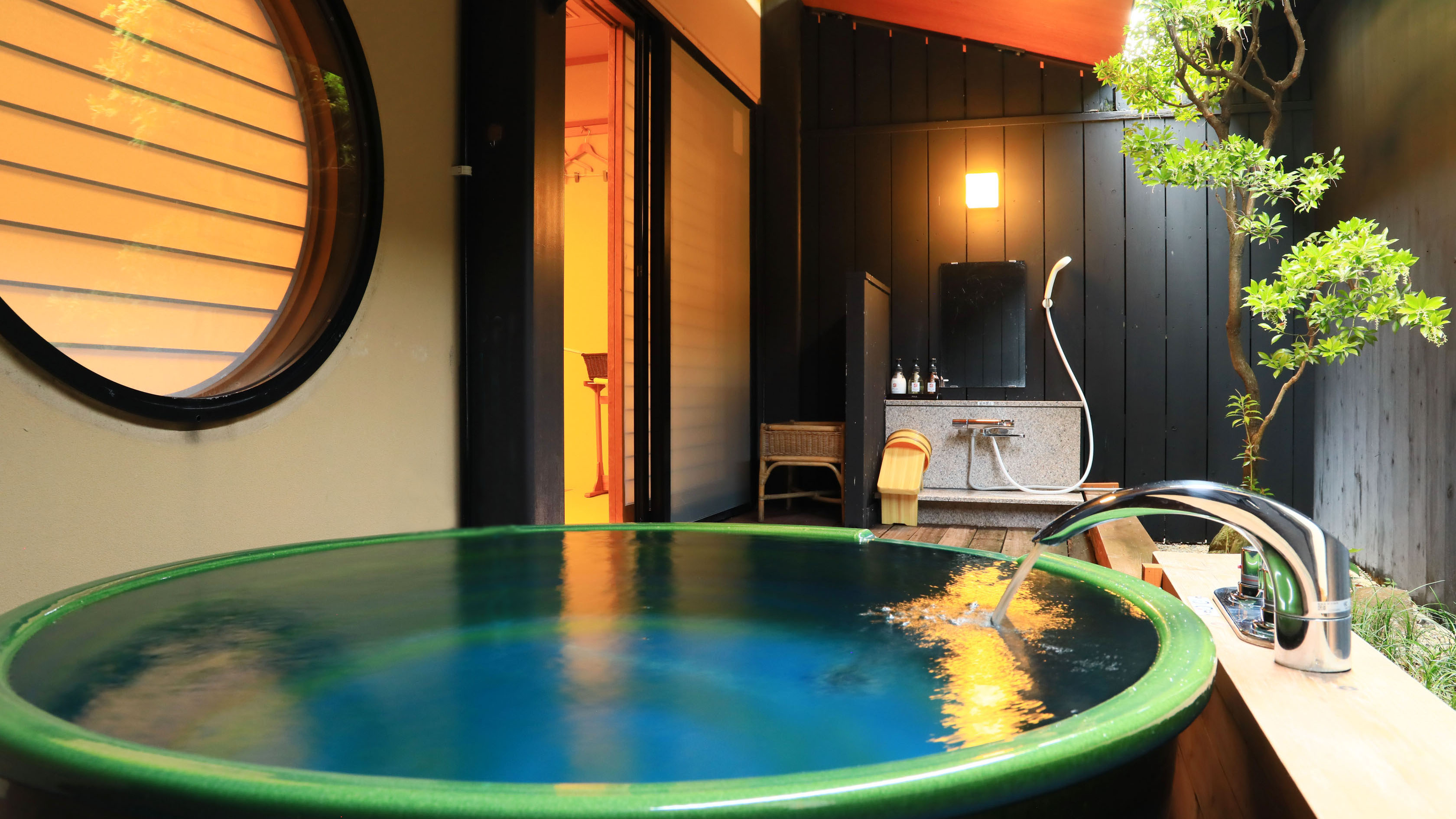 10畳　露天風呂付◆緑と灯りが調和する空間