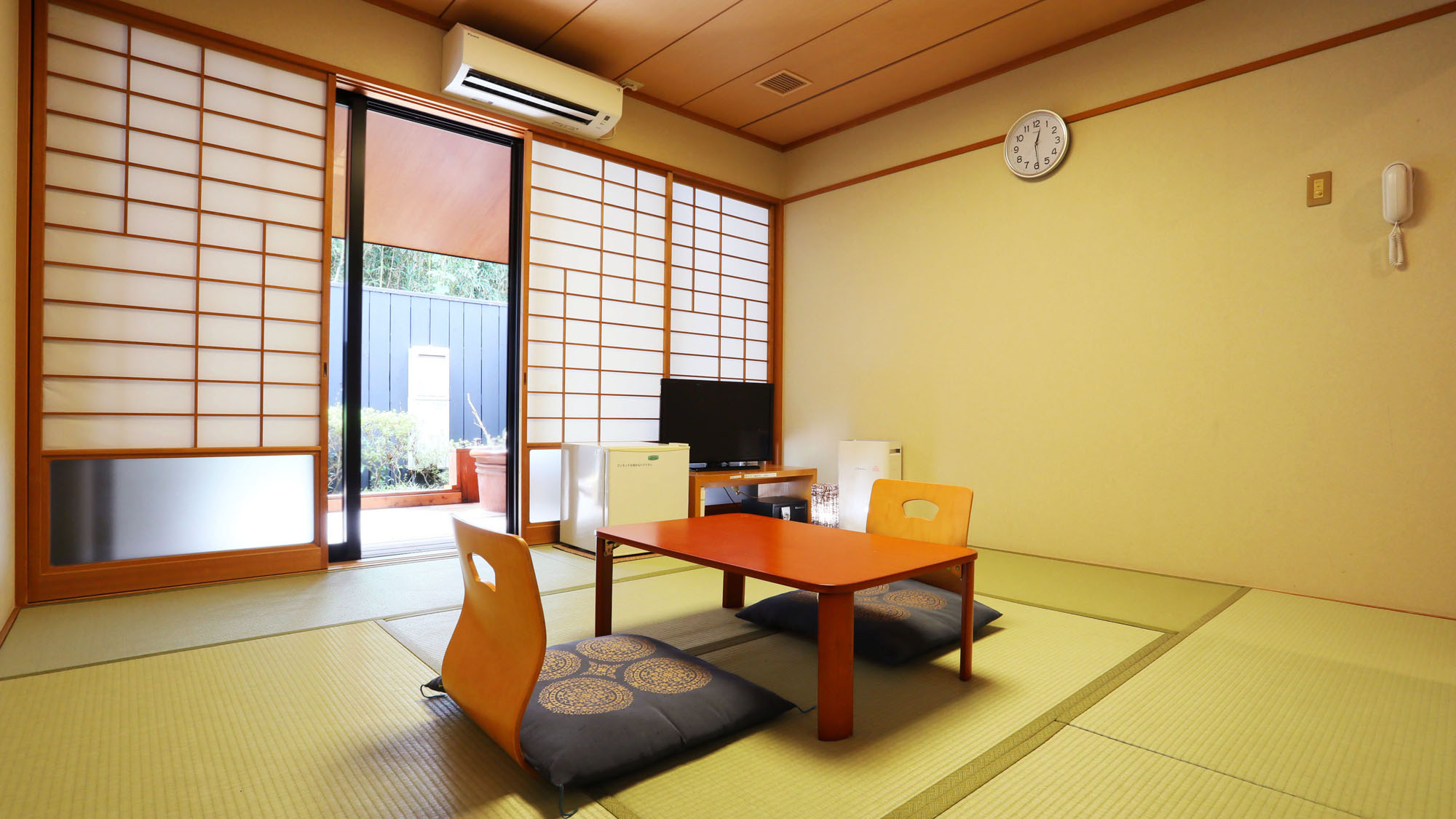 【露天風呂付8畳】心地よい畳で足をのばして寛げます