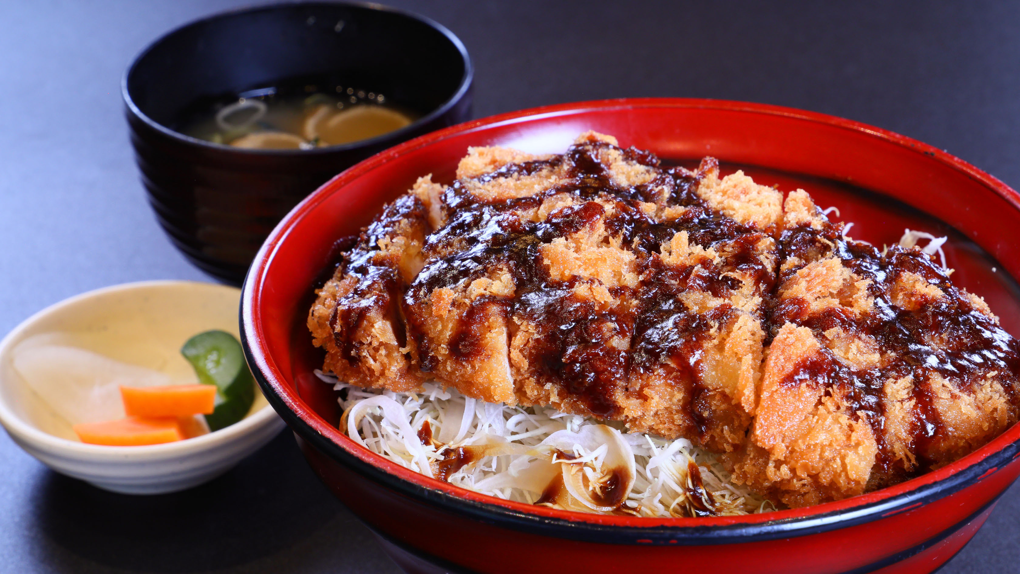選べるビジネス定食一例　みそかつ丼