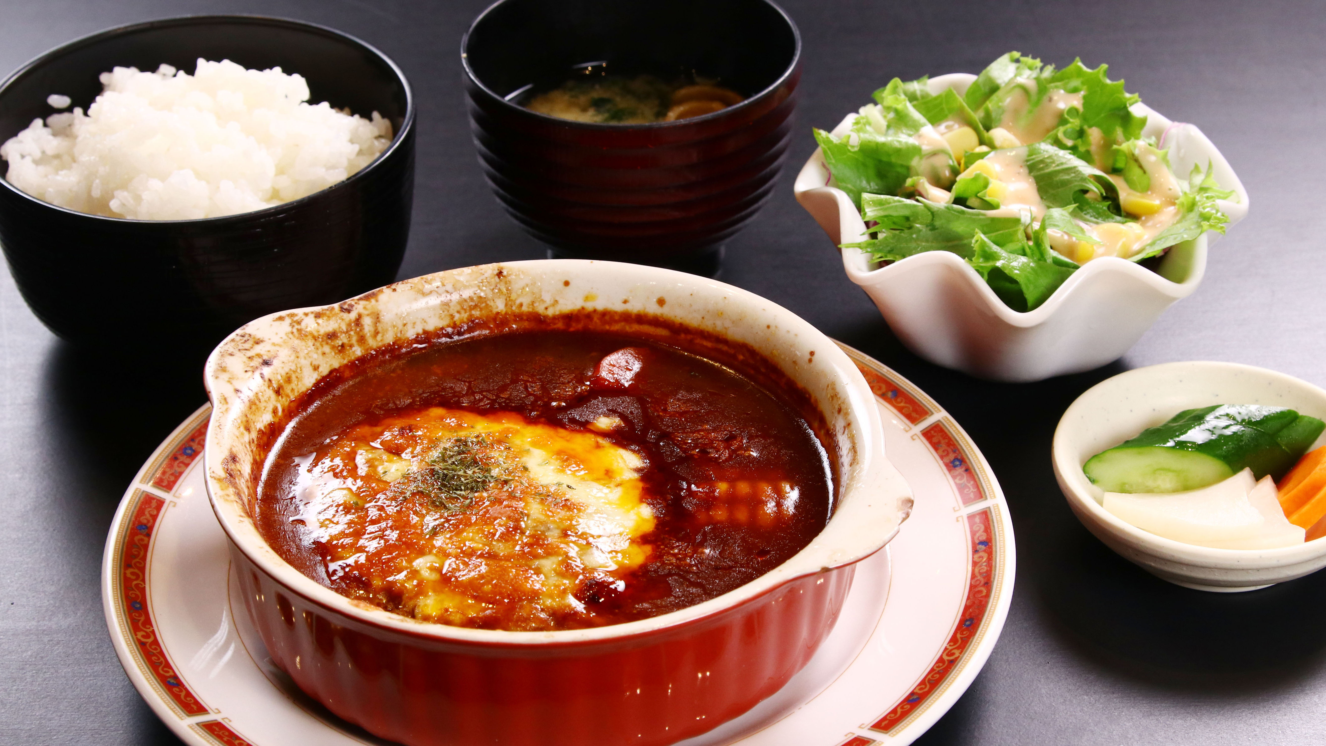 選べるビジネス定食一例　デミグラスチーズハンバーグ