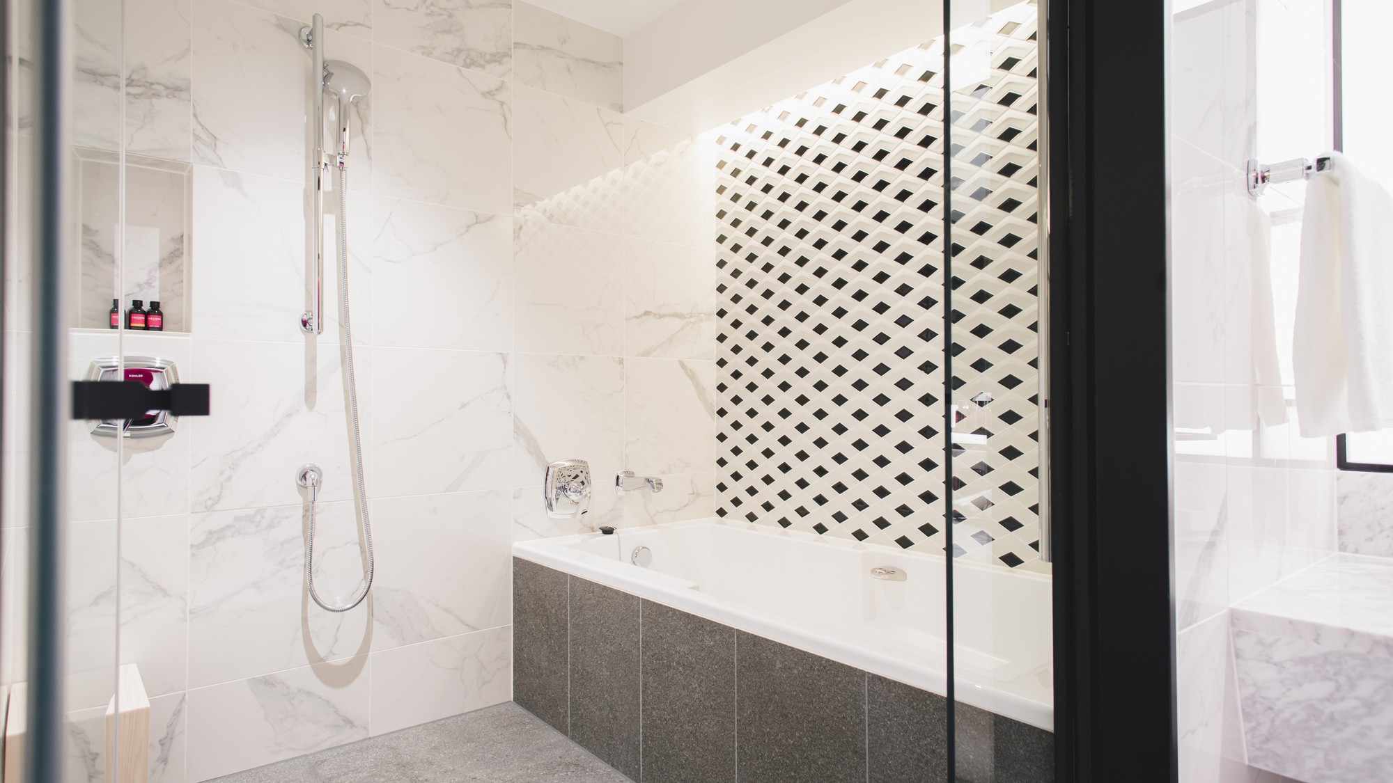 スイート　バスルーム