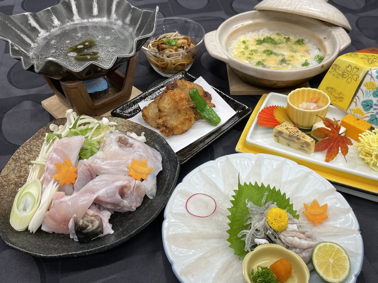 【ふぐ三昧プラン】河豚料理＋ハーフビュッフェ＆２４時間飲み放題　サウナと良質温泉でととのう青根の休日
