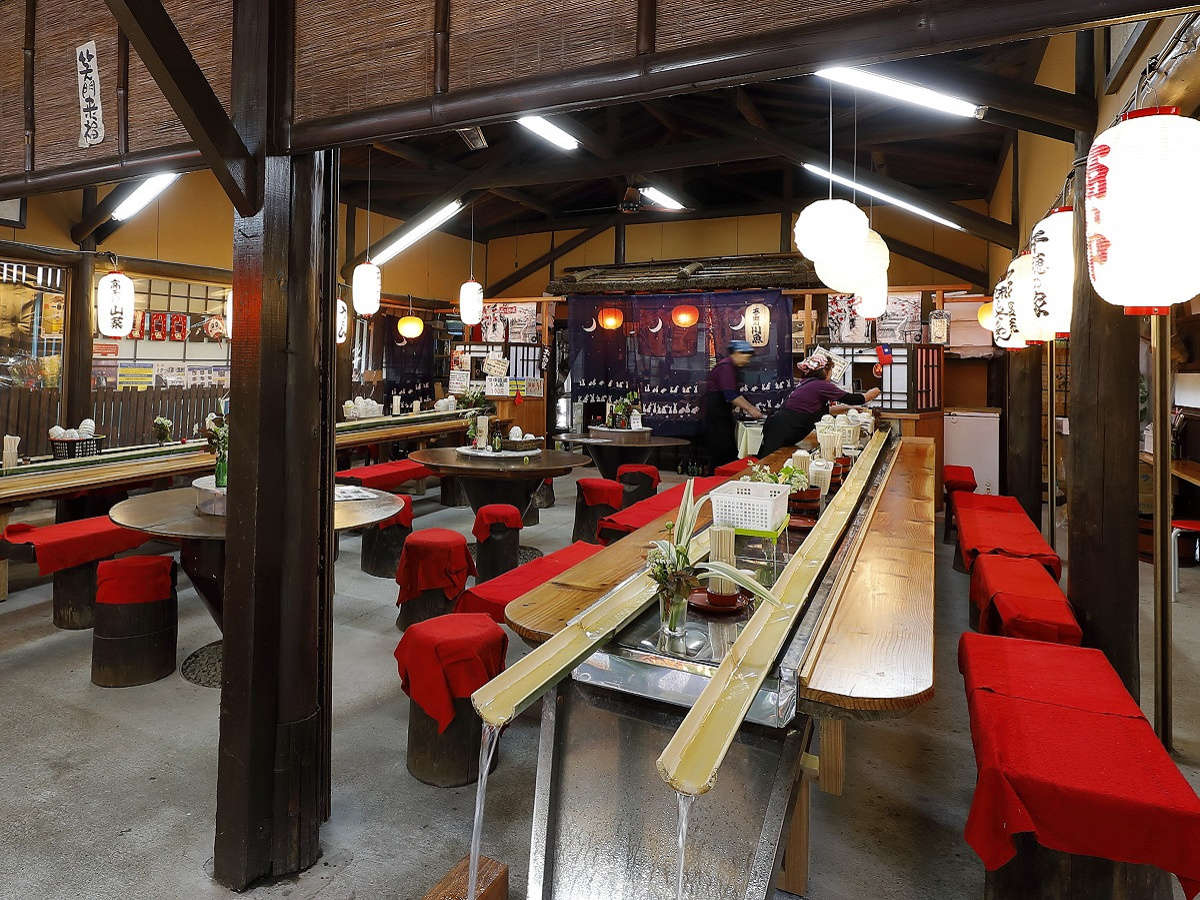 千穂の家：流しそうめん