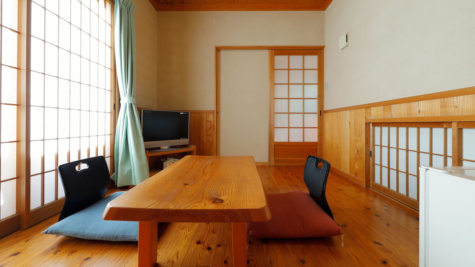 離れ和室【瑠璃】（6畳＋4.5畳）