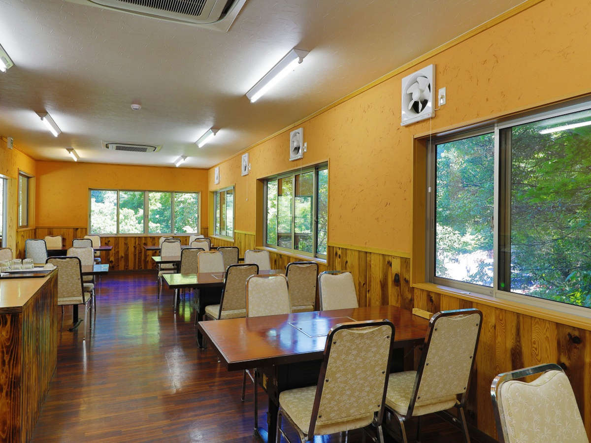 千穂の家：食事処