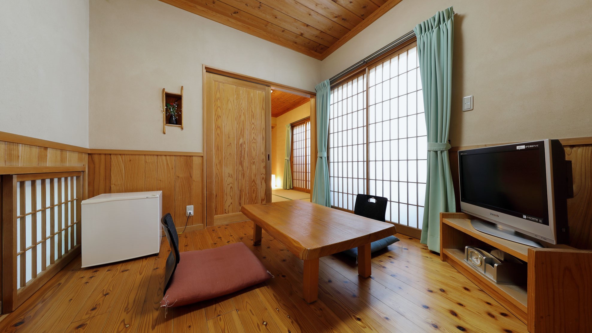 離れ和室【瑠璃】（6畳＋4.5畳）