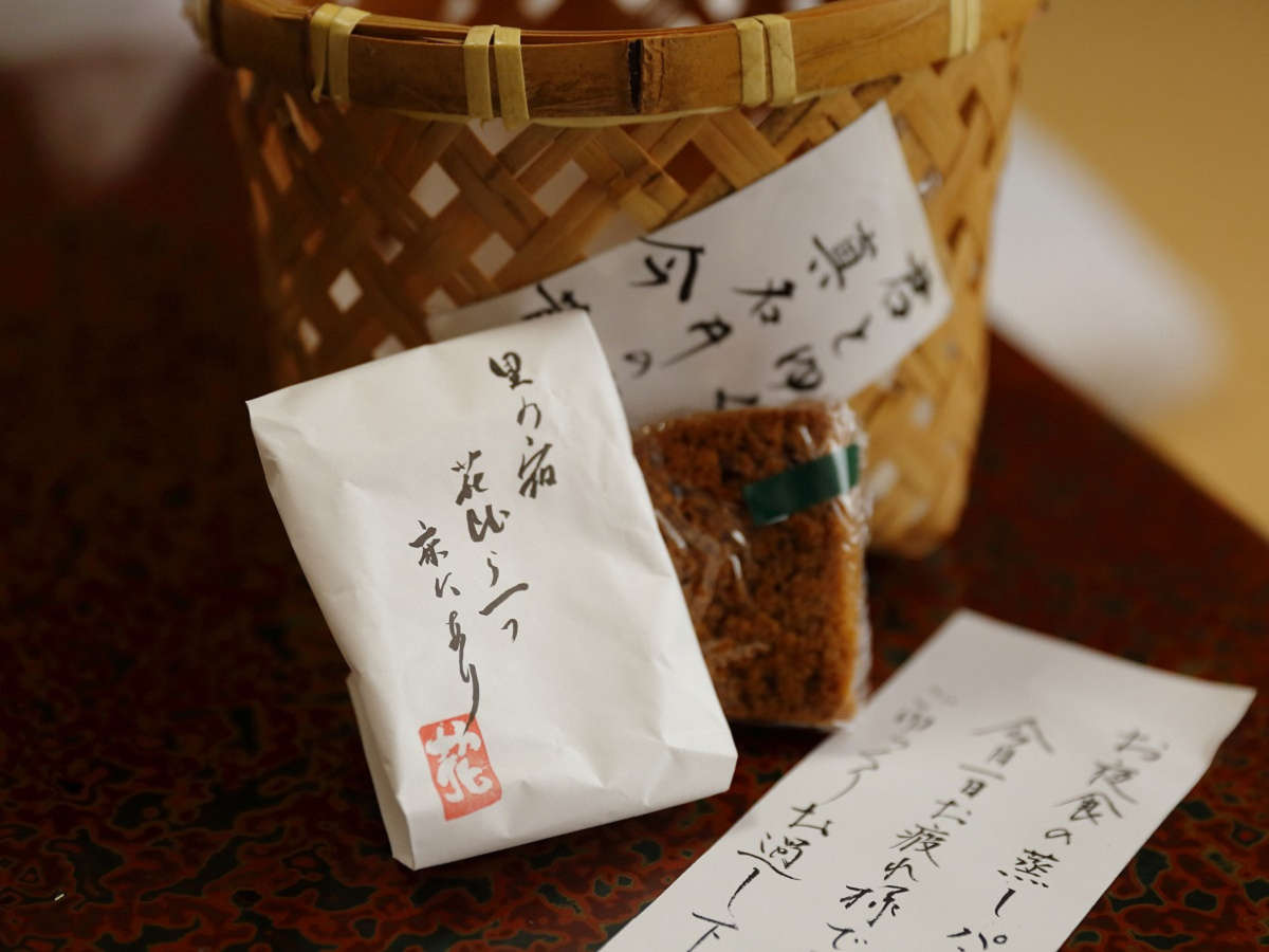 「お夜食」ほんのり甘い蒸しパン