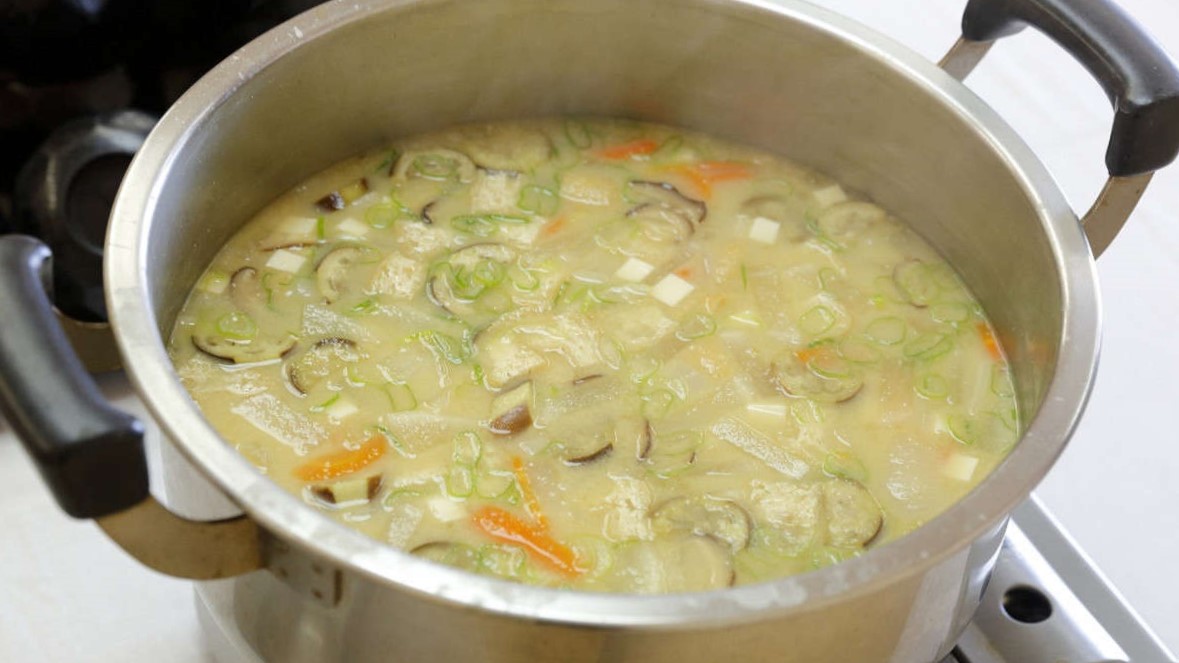 ご朝食：手作り味噌のお味噌汁