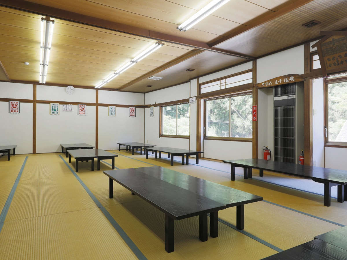 千穂の家：食事処