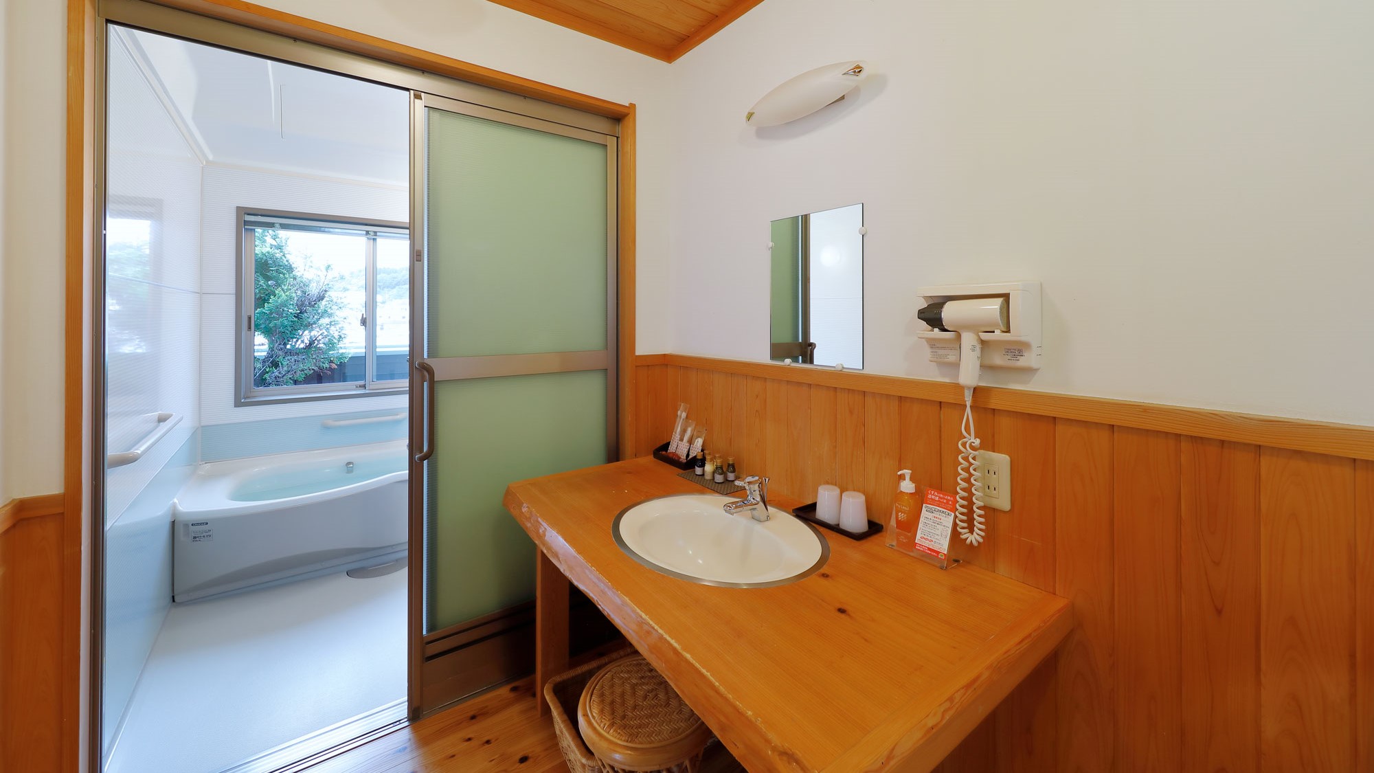 離れ和洋室【香具山】（ツイン＋4.5畳）