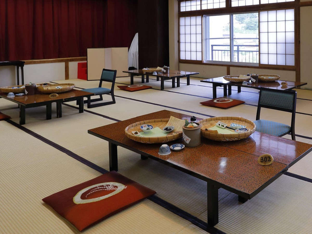 お食事会場の一例