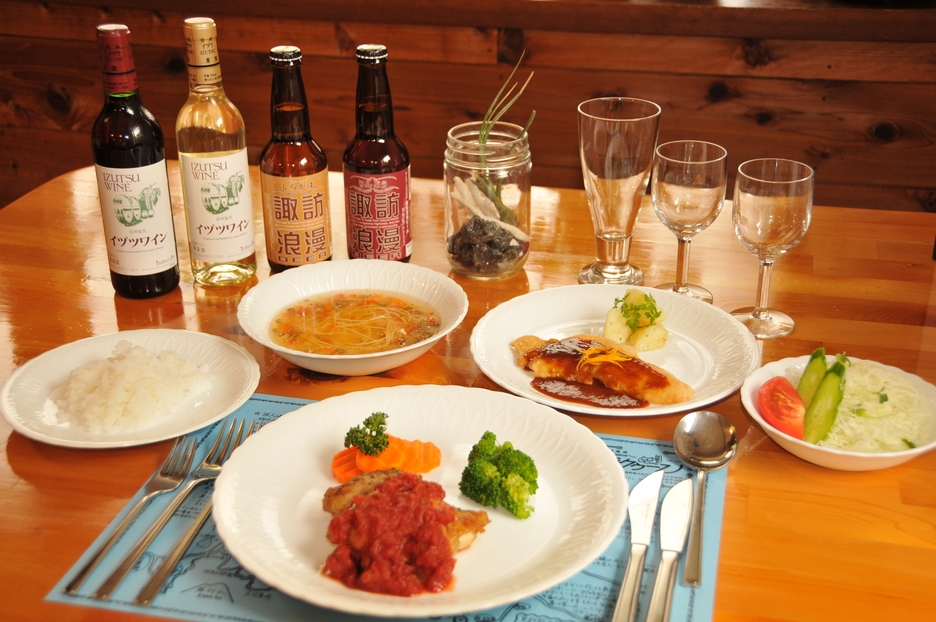 【40周年記念特別プラン♪】1泊2食〜夕食時グラスワイン2杯＋お土産付き〜