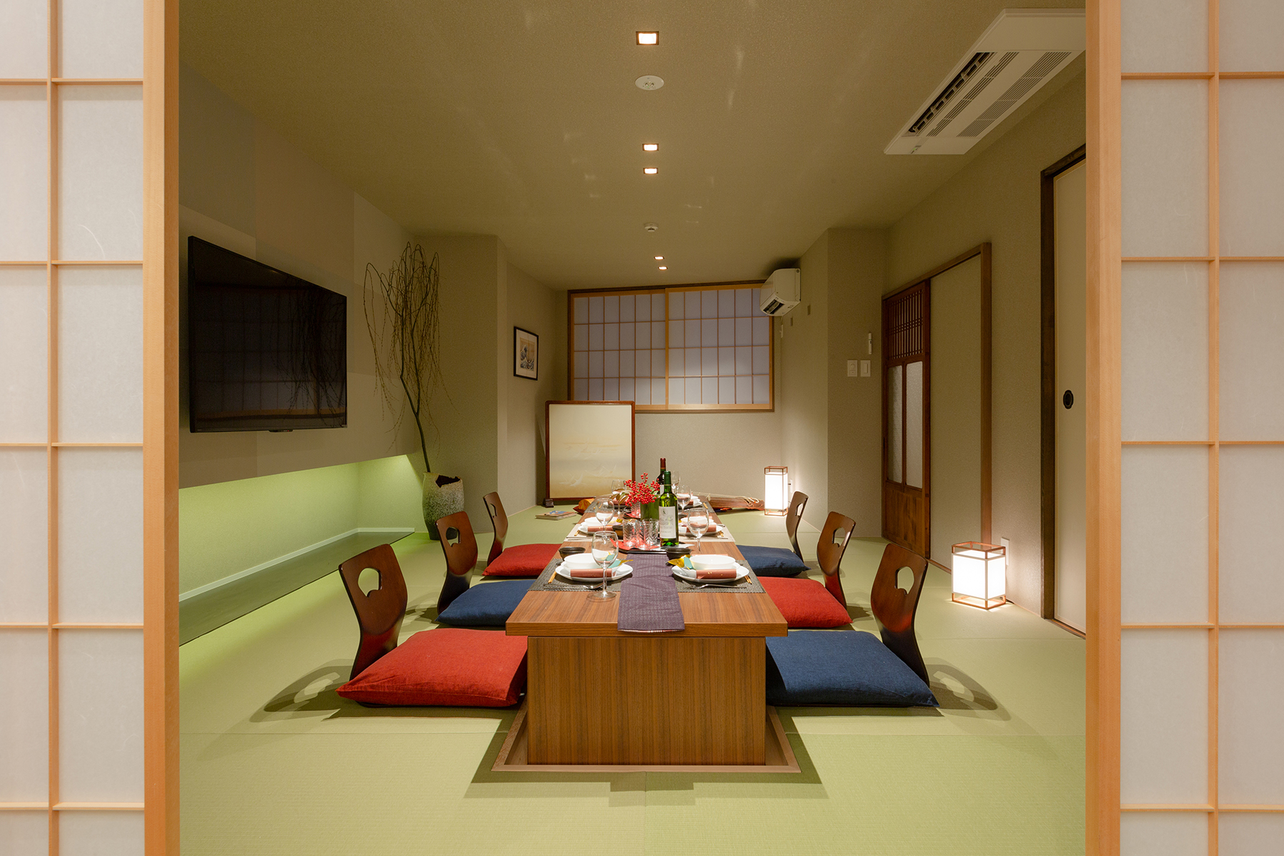 【八重家河原町】　居間