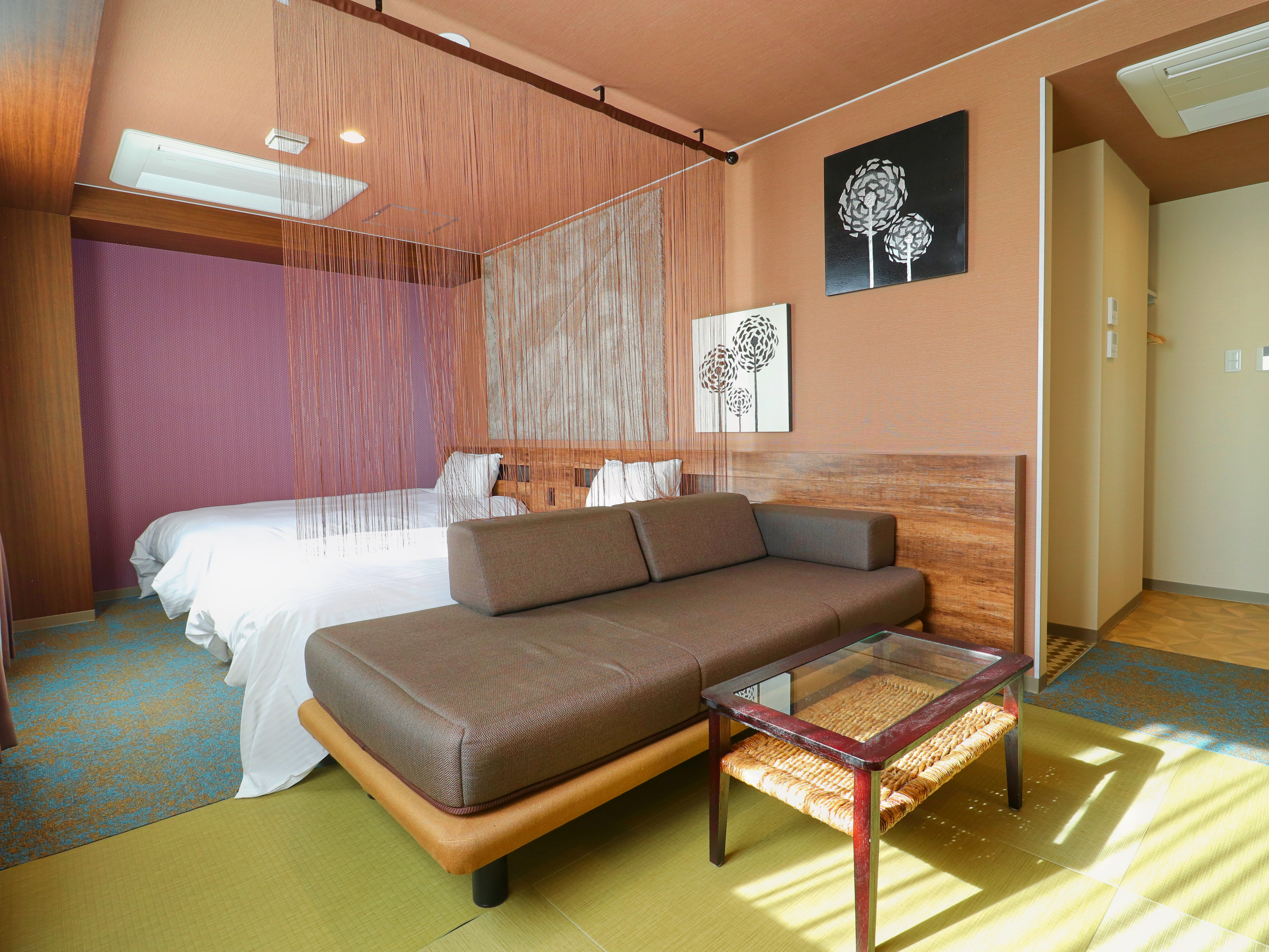 【和洋ツインルーム】和と洋が調和した、リニューアルされたお部屋です。