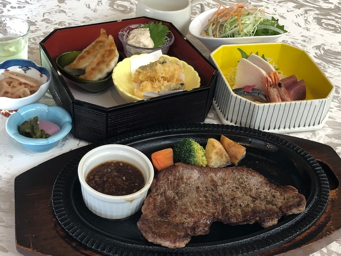 ステーキ＆お刺身に栃木の名物郷土料理 [ 日光湯波刺し・宇都宮餃子・なまずの天ぷら] をプラス♪