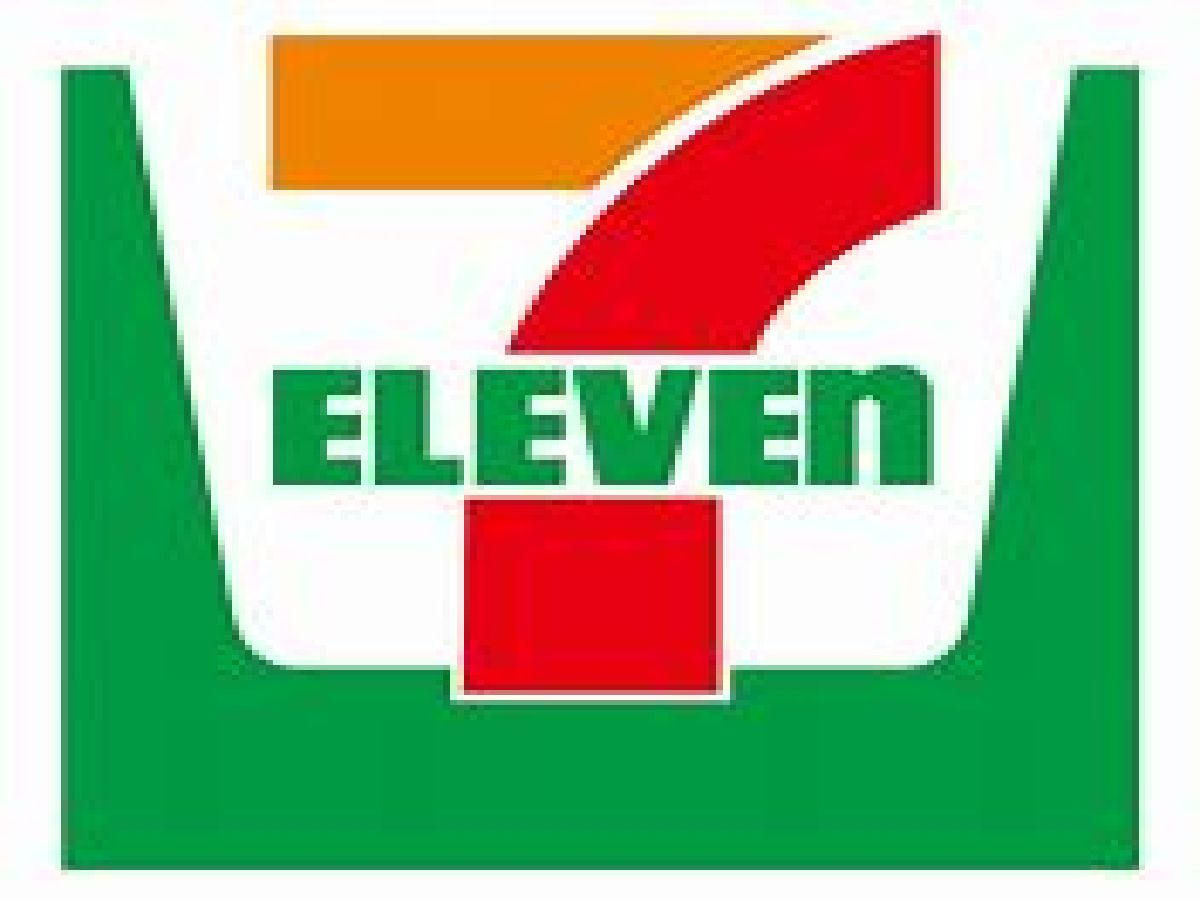 セブンイレブン　徒歩3分　越谷3丁目店