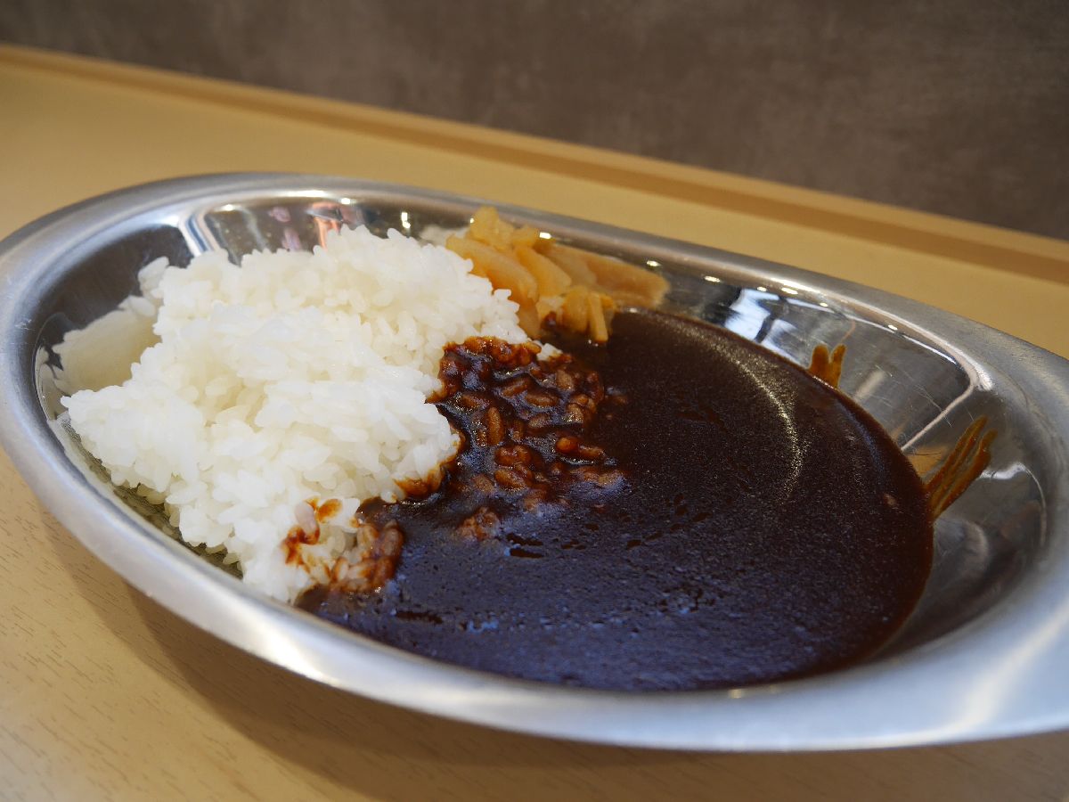 神田カレーグランプリ２度優勝、野菜の旨みがたっぷり溶け込んが食べ放題。18時～21時終了500円税別