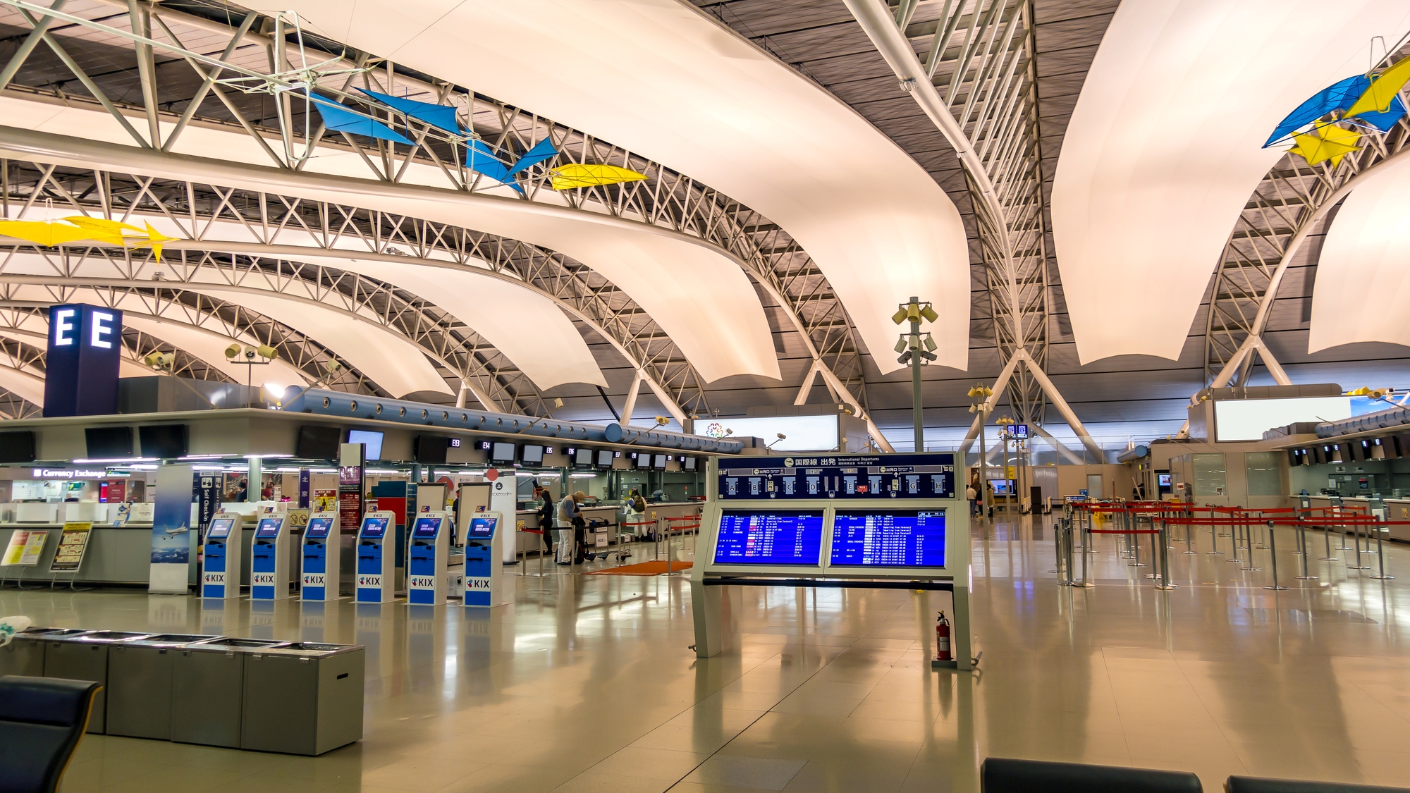 【当館から車で16分】大阪の空の玄関口。展望ホールやショッピングも楽しめる「関西国際空港」