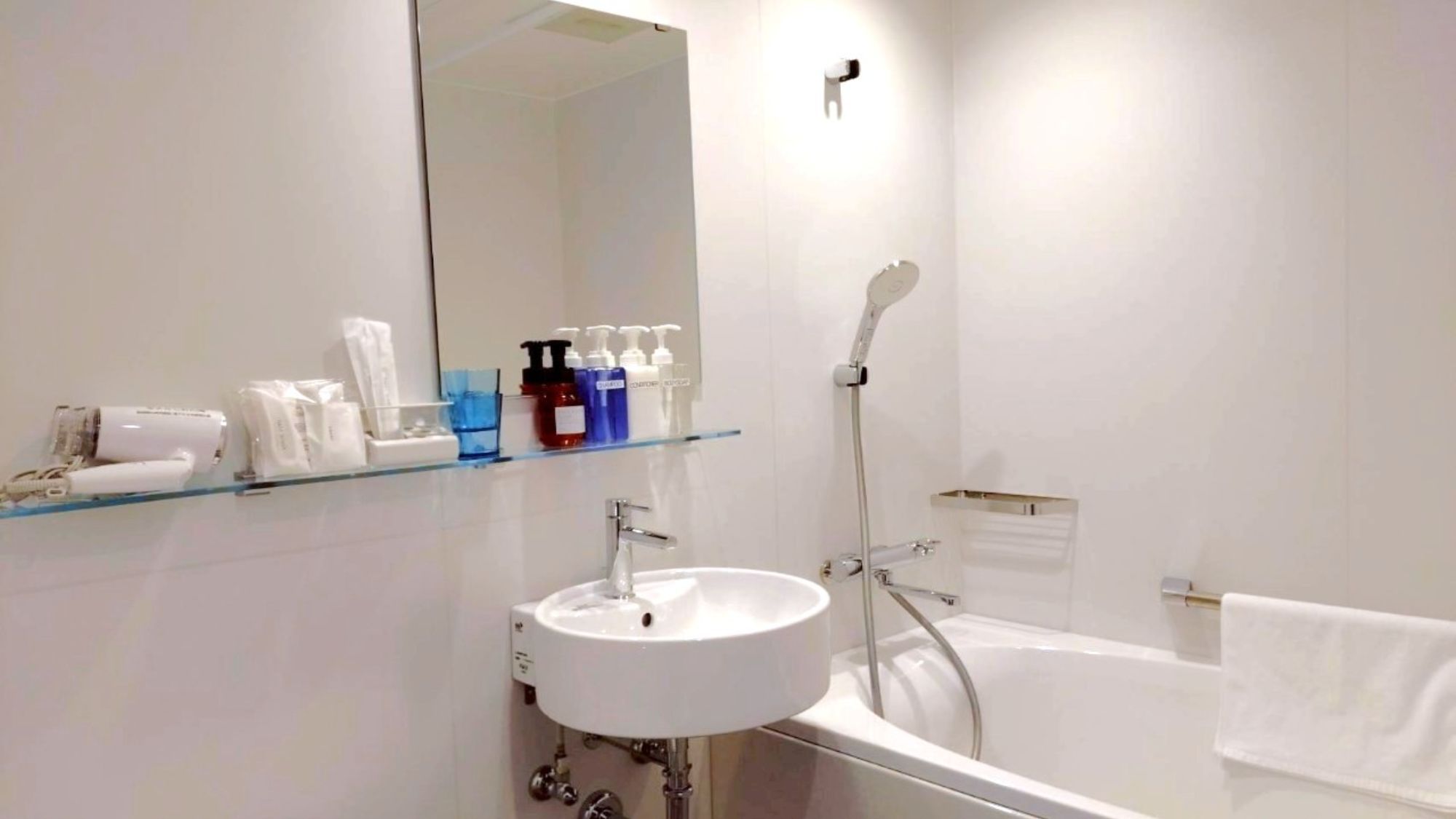 【スーペリアツイン】洗面台と洗浄機付きトイレを完備！身支度がしやすい空間です。