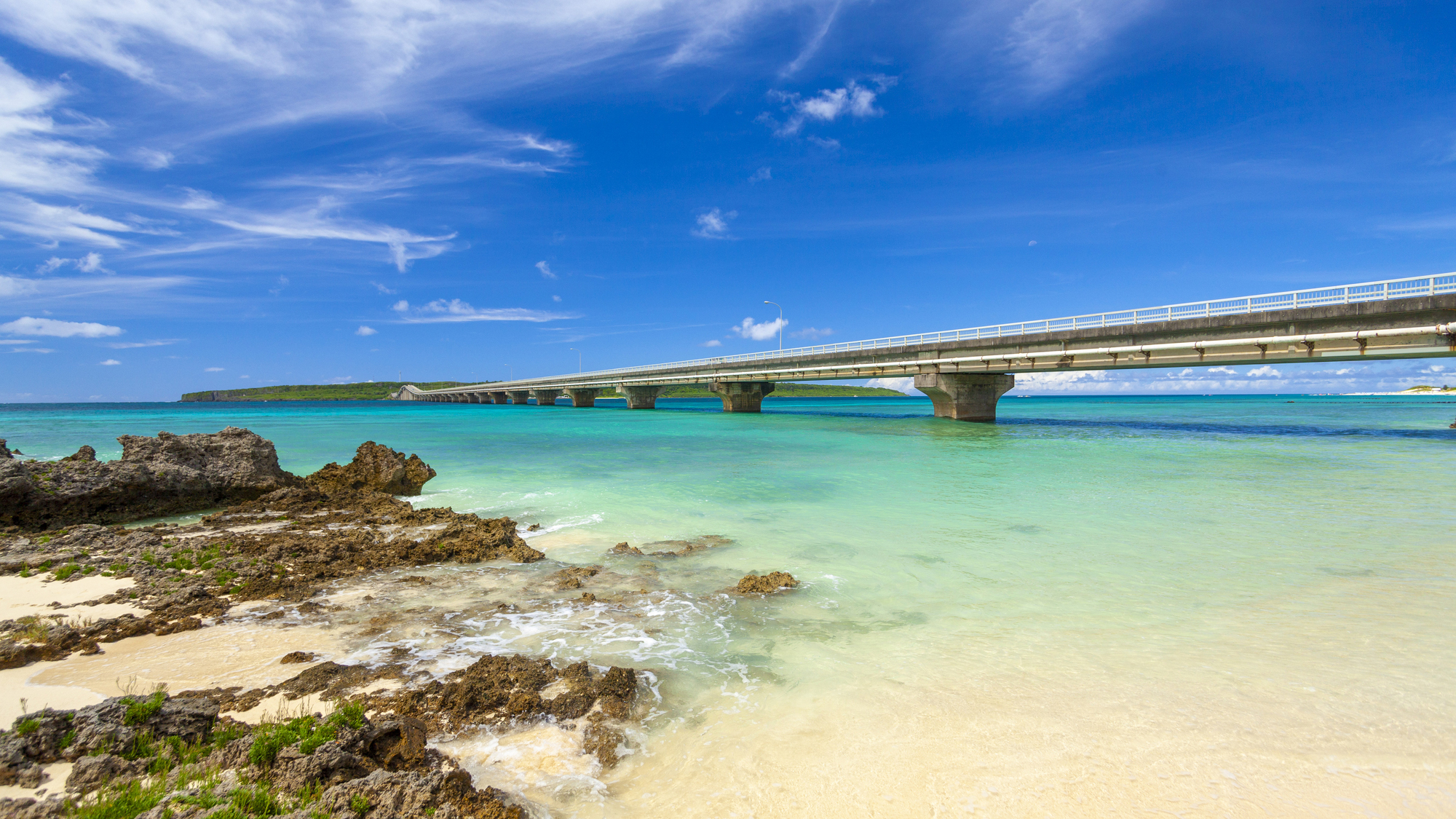 ★来間大橋★両側に広がる美しい沖縄の海を満喫できます！