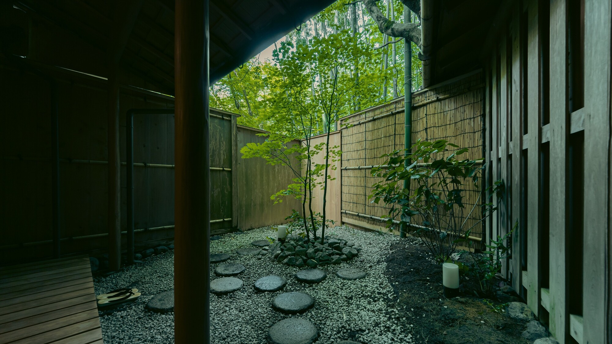 竹林に囲まれた露天風呂付客室（一例）