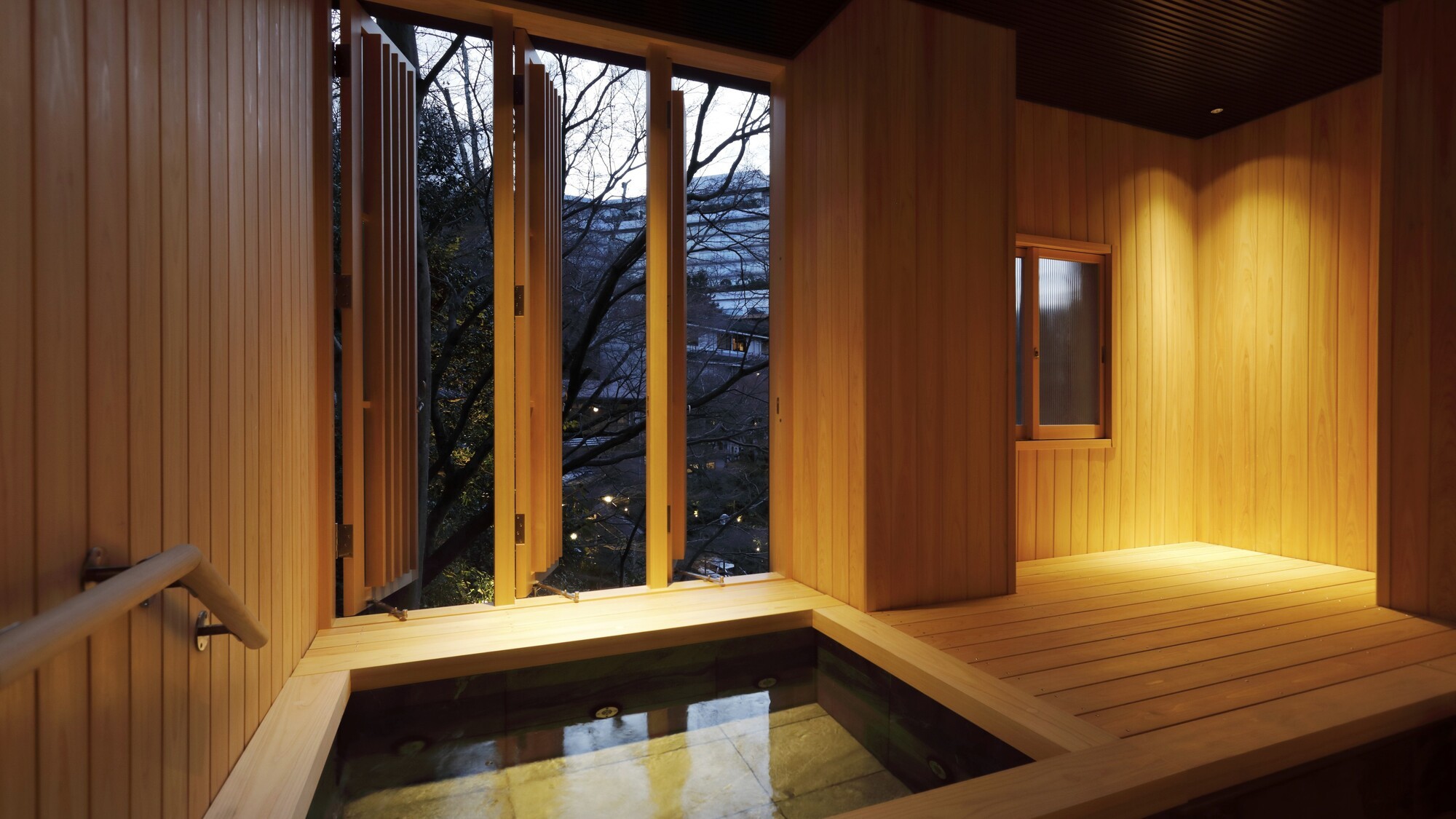 【半露天風呂付】旧有馬郡の山々をながめる