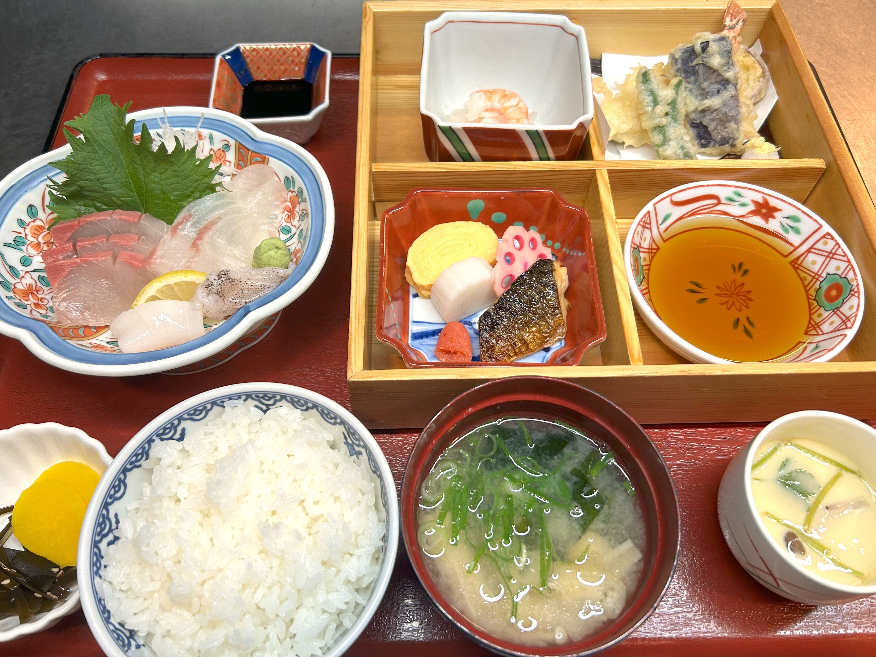 天刺しおまかせ定食