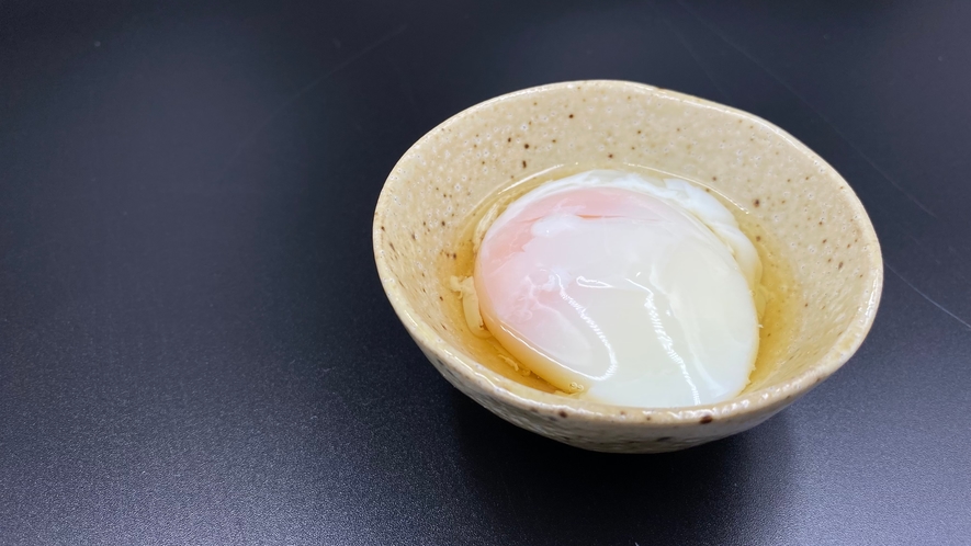 【朝食】とろ～り温泉卵。地元の卵を使用　土曜日、月曜日の朝に提供しております。