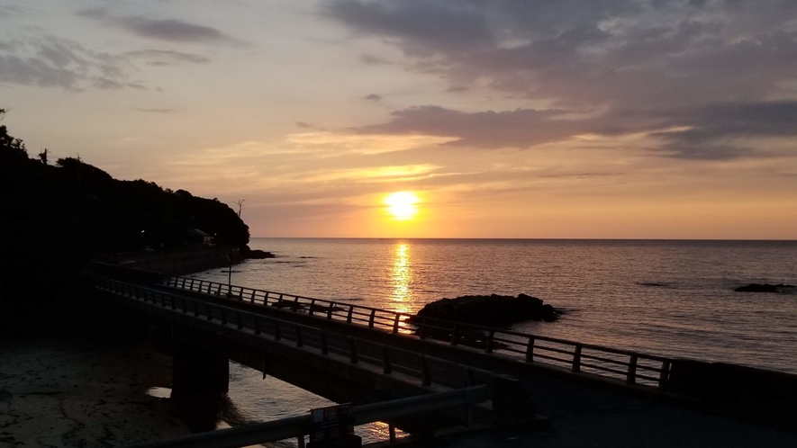 ・＜周辺＞琴ヶ浜の夕陽