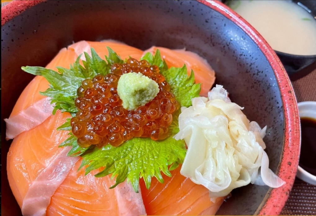 サーモンいくら丼
