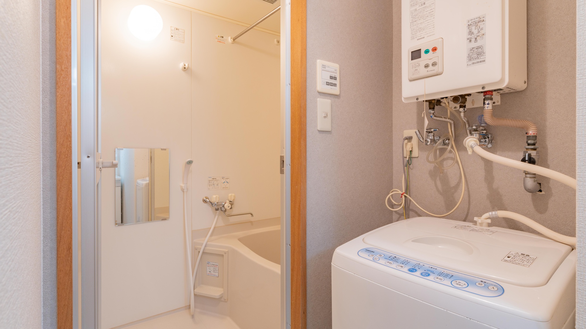 ・【ダイニング付き5名定員】浴室乾燥機・物干し竿付き。洗濯機と洗剤もご利用可能