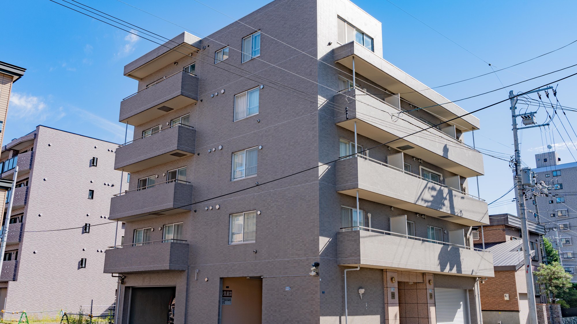 ・繁華街すすきのへはタクシーで約10分、アクセス良好です