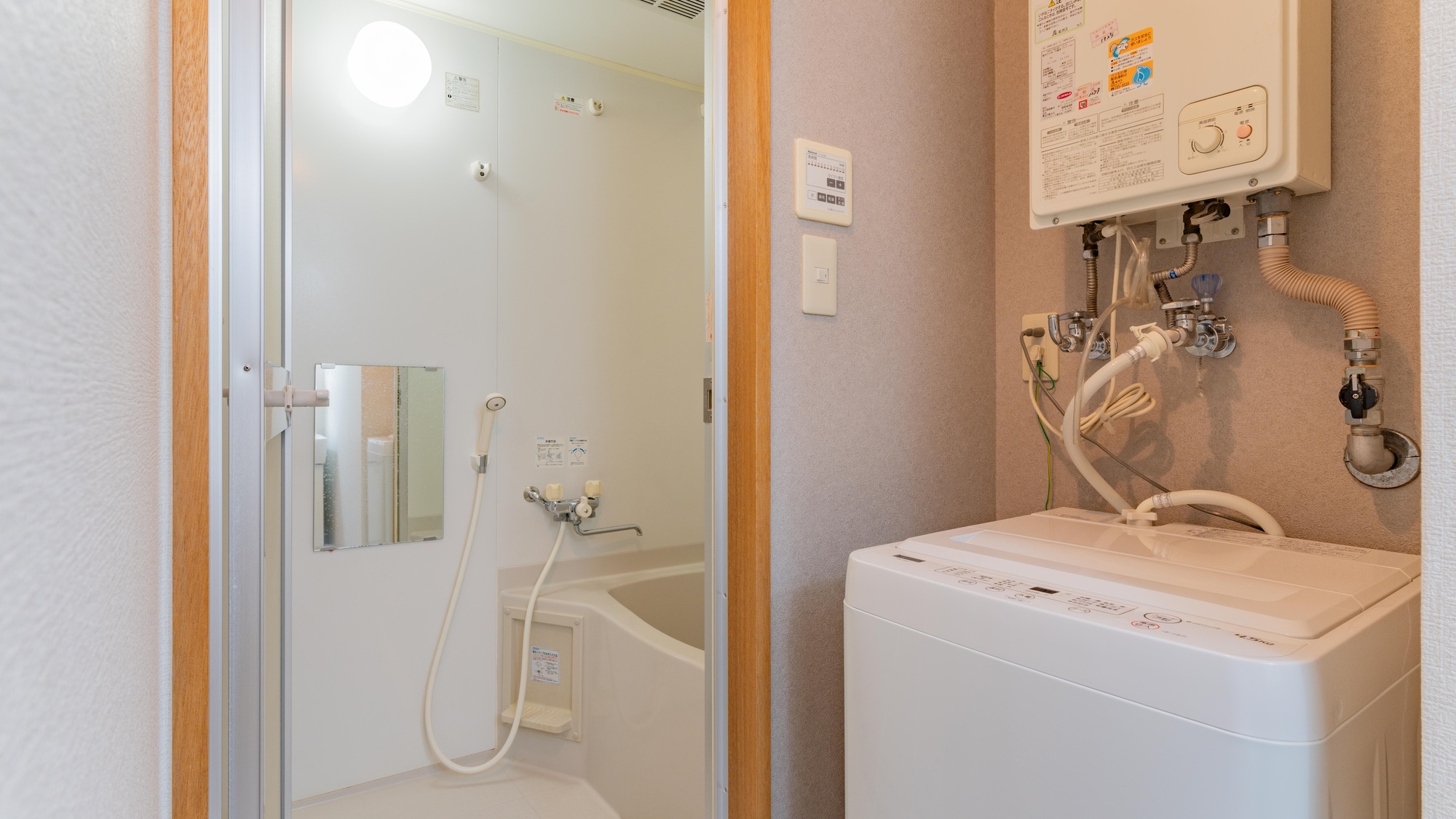 ・【ダイニング付き5名定員】浴室乾燥機付き。シャンプー、トリートメント、ボディソープも揃っています