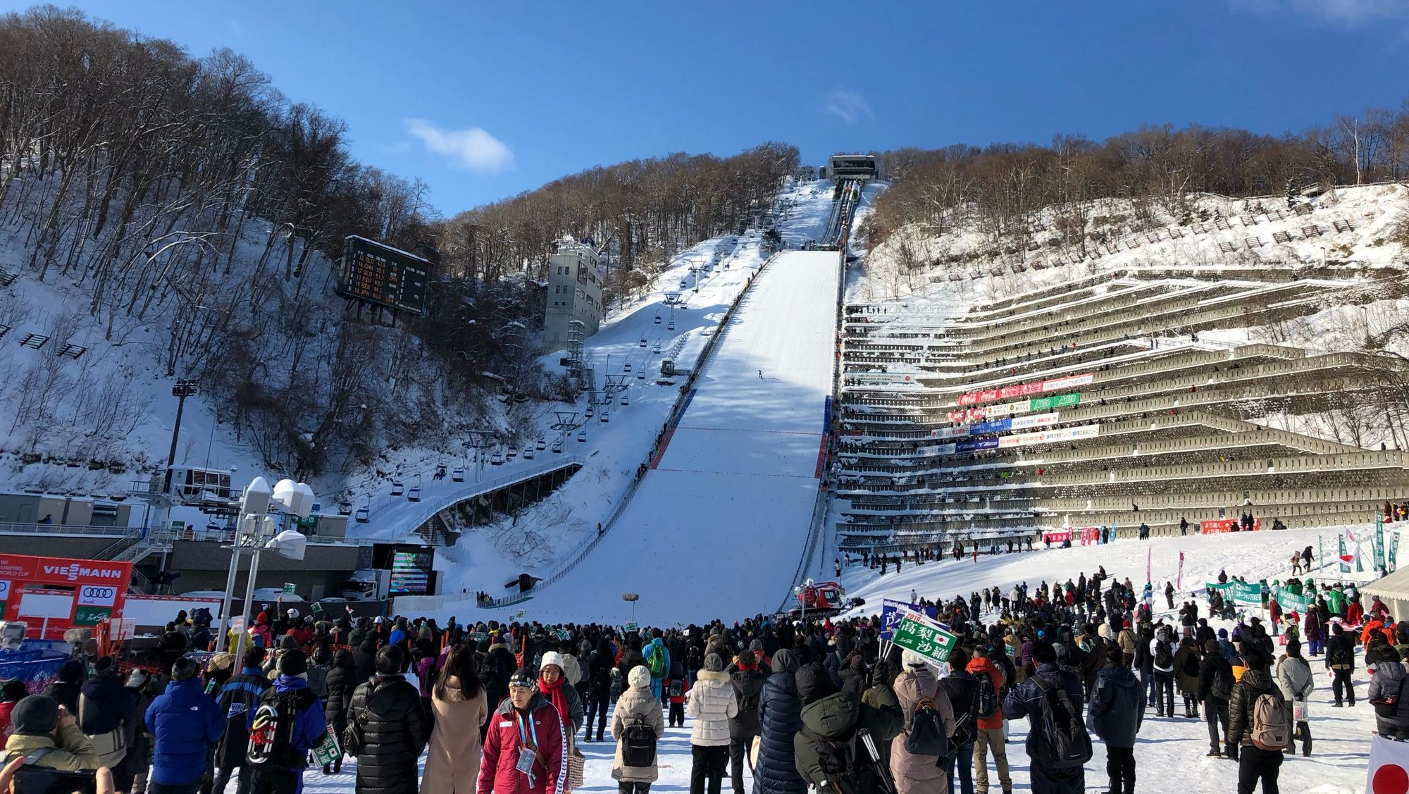 大倉山ジャンプ競技場／スキージャンプ競技の迫力を間近で観戦。