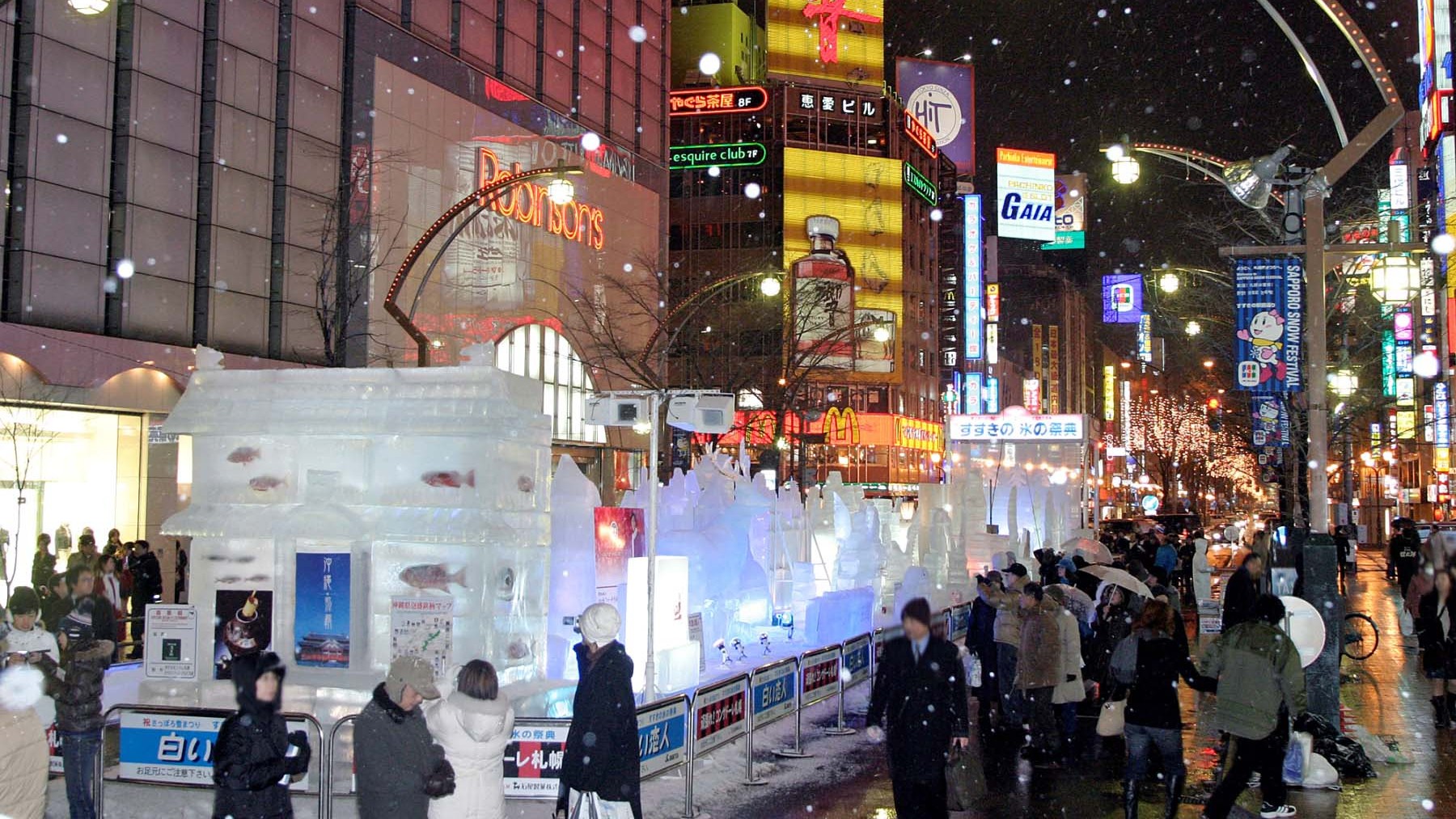 【冬の観光】雪まつりすすきの会場では氷像がずらり