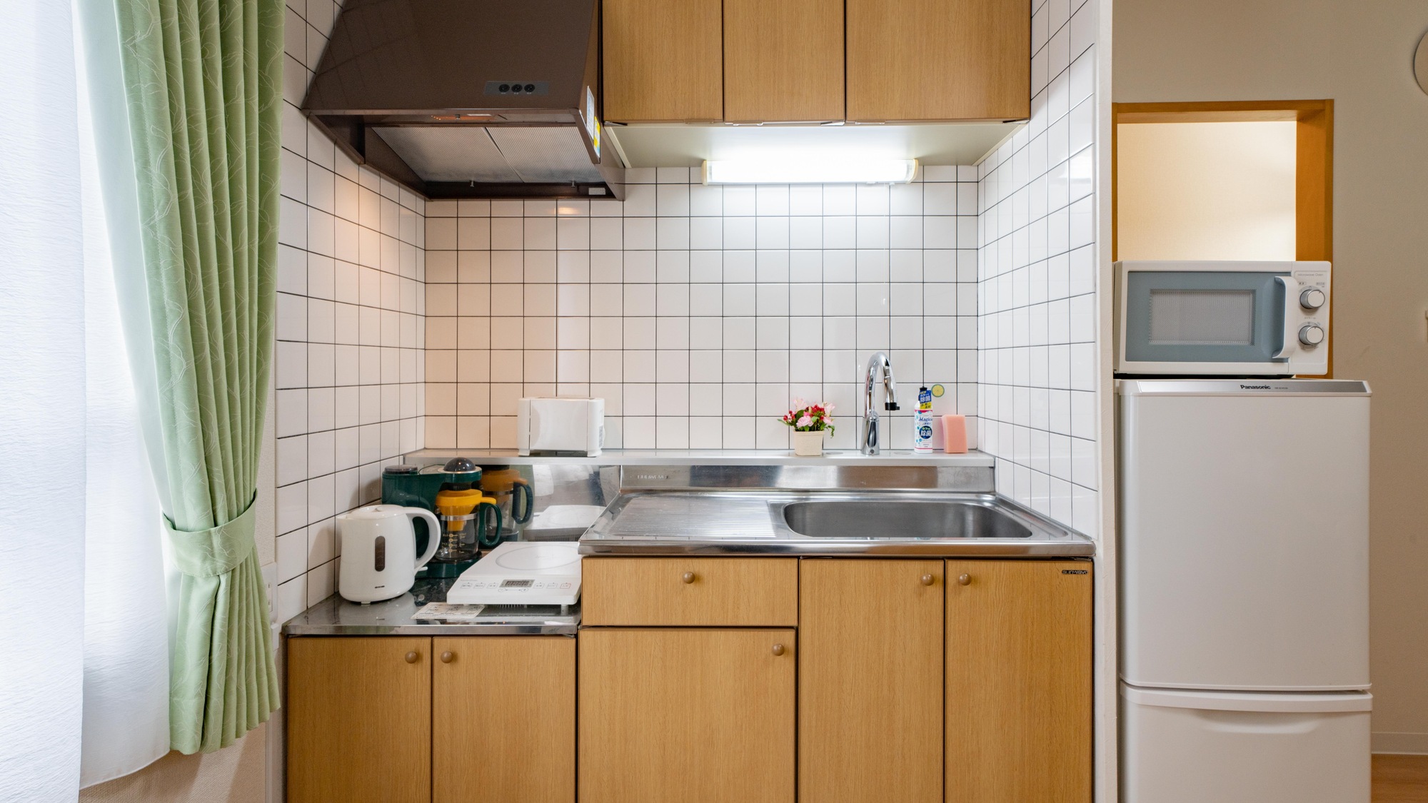 ・【ダイニング付き5名定員】電子レンジ、冷蔵庫、食器類一式、鍋、フライパン、調理器具