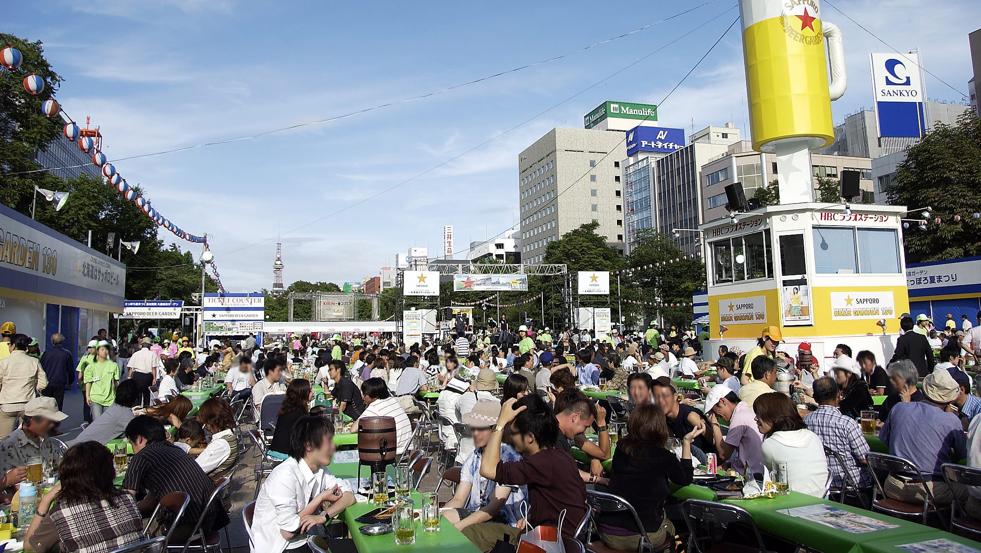 さっぽろ夏まつり／札幌の短い夏を盛り上げるさっぽろ大通ビアガーデン※撮影／2006.07