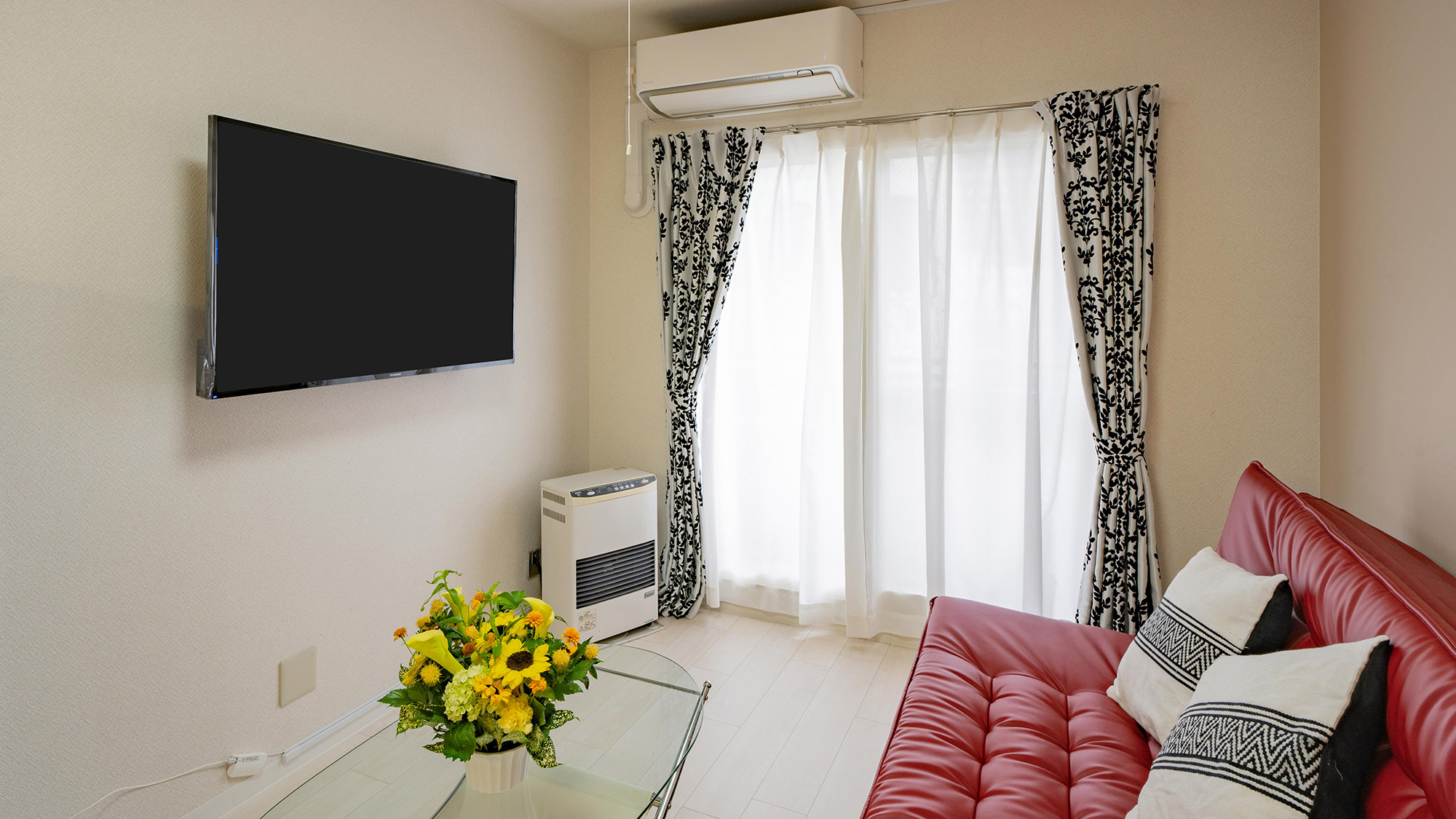 ・【ソファ付き4名定員】エアコン、FF式灯油ストーブで、季節を問わず快適にお過ごしいただけます