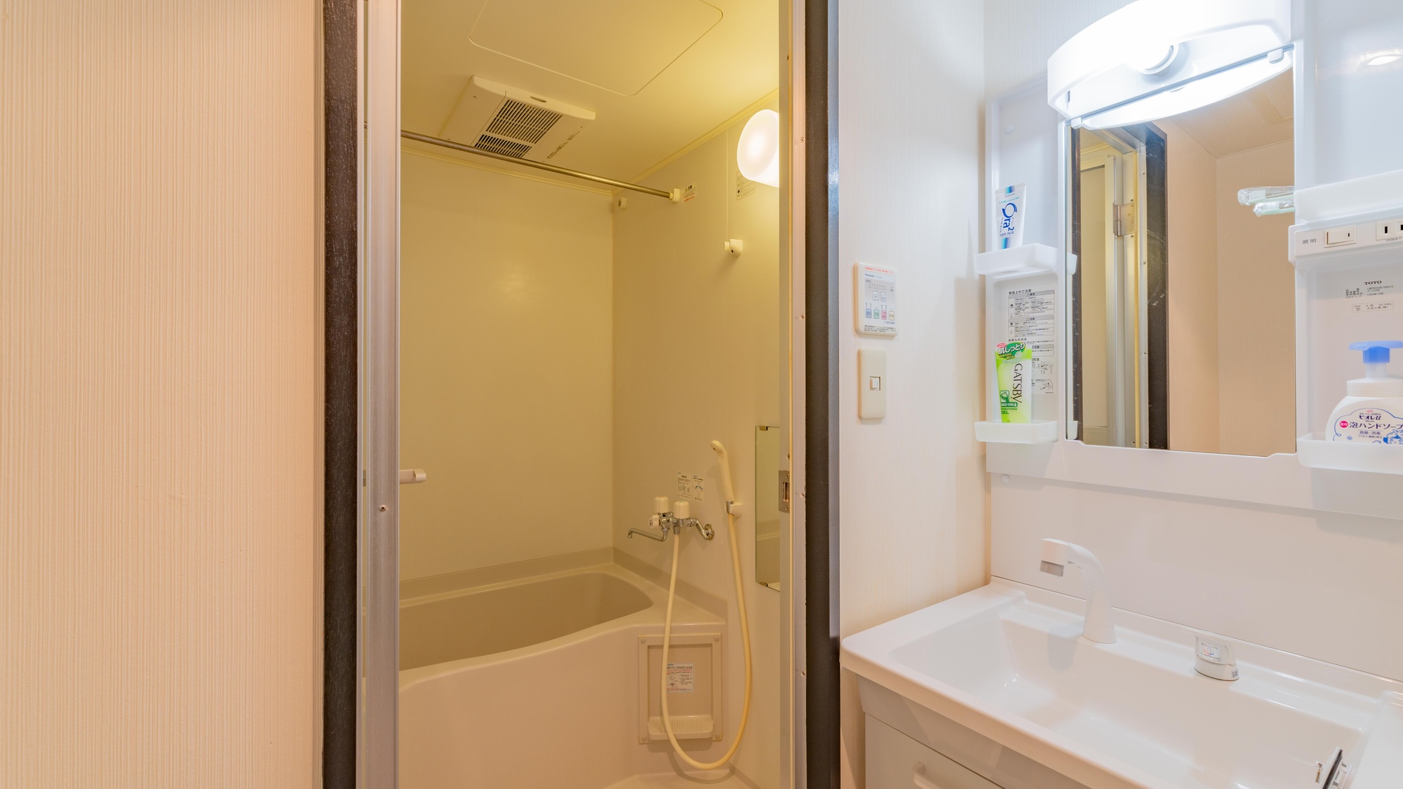 ・【ダイニング付き3名定員】洗面台にハンドソープ、綿棒やコットンなどのアメニティをご用意