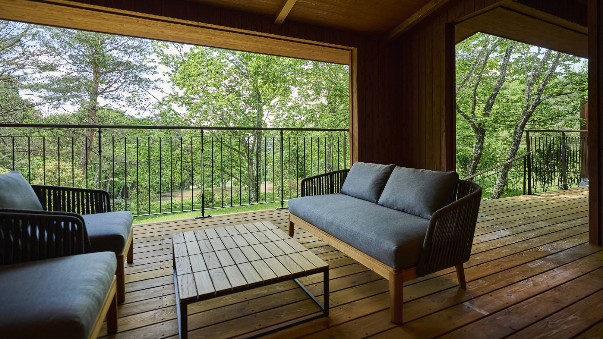 ヴィラスイート：テラス・プライベートガーデン＜夏＞