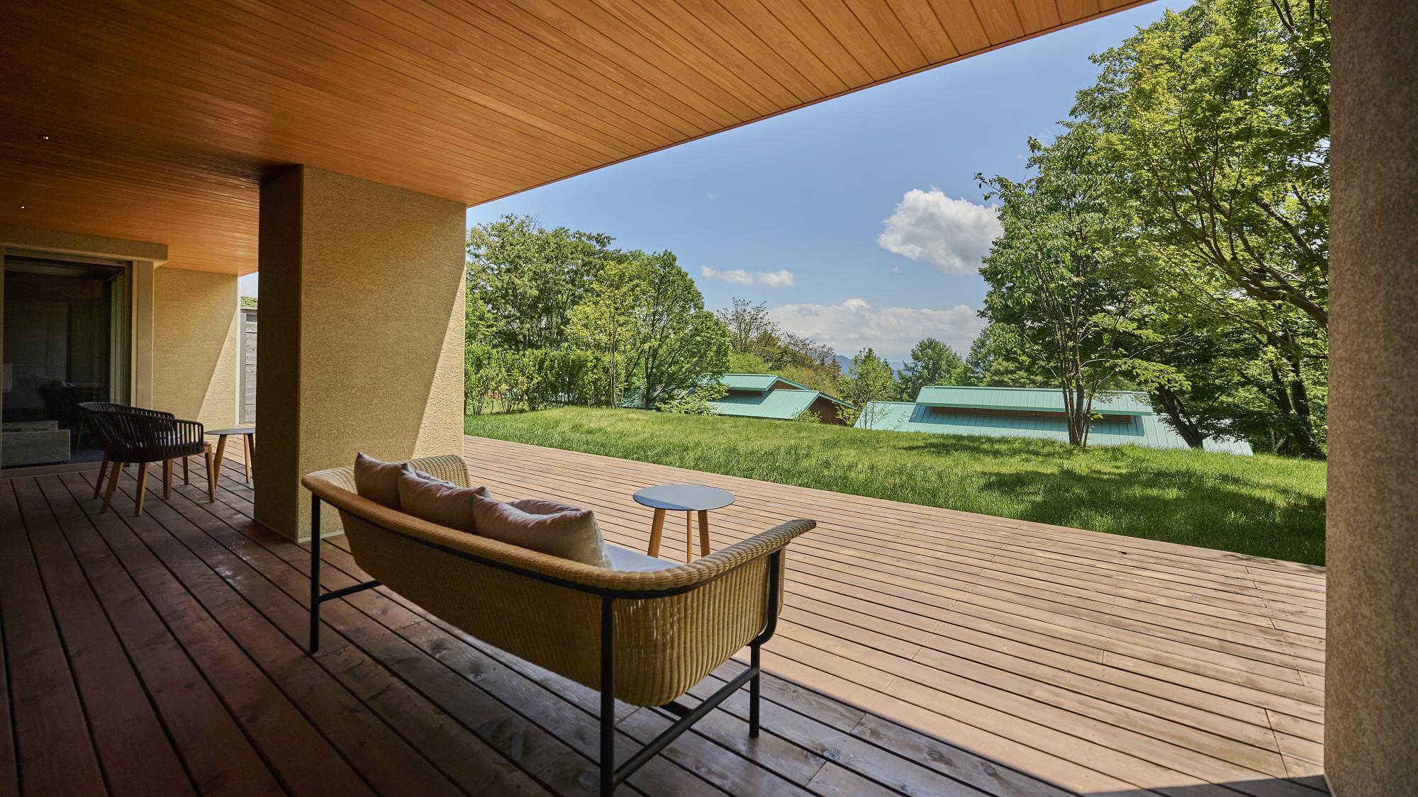 フォレストビュー：テラスからの眺望＜夏＞