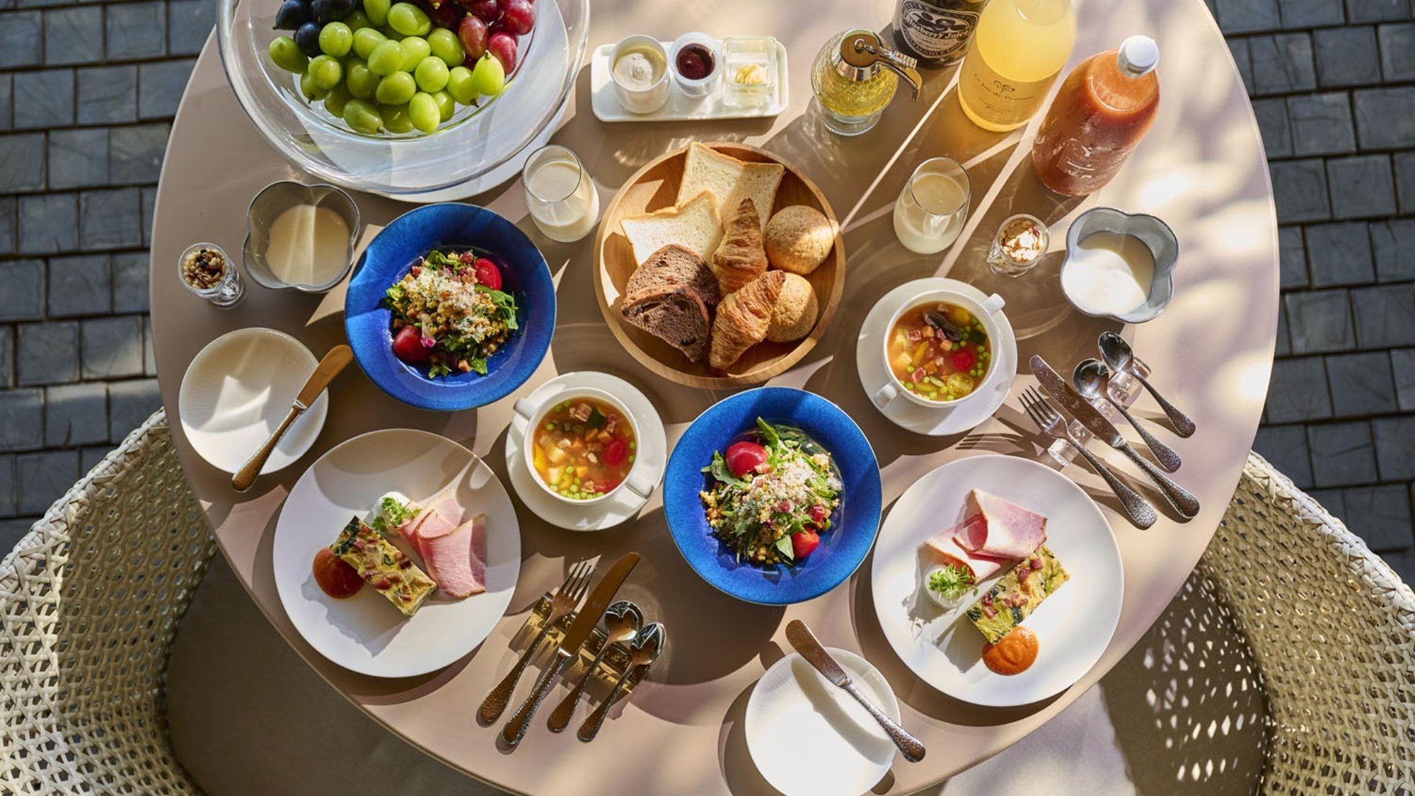 【朝食一例】新鮮な旬の野菜が主役の、優しく味わい深い朝食